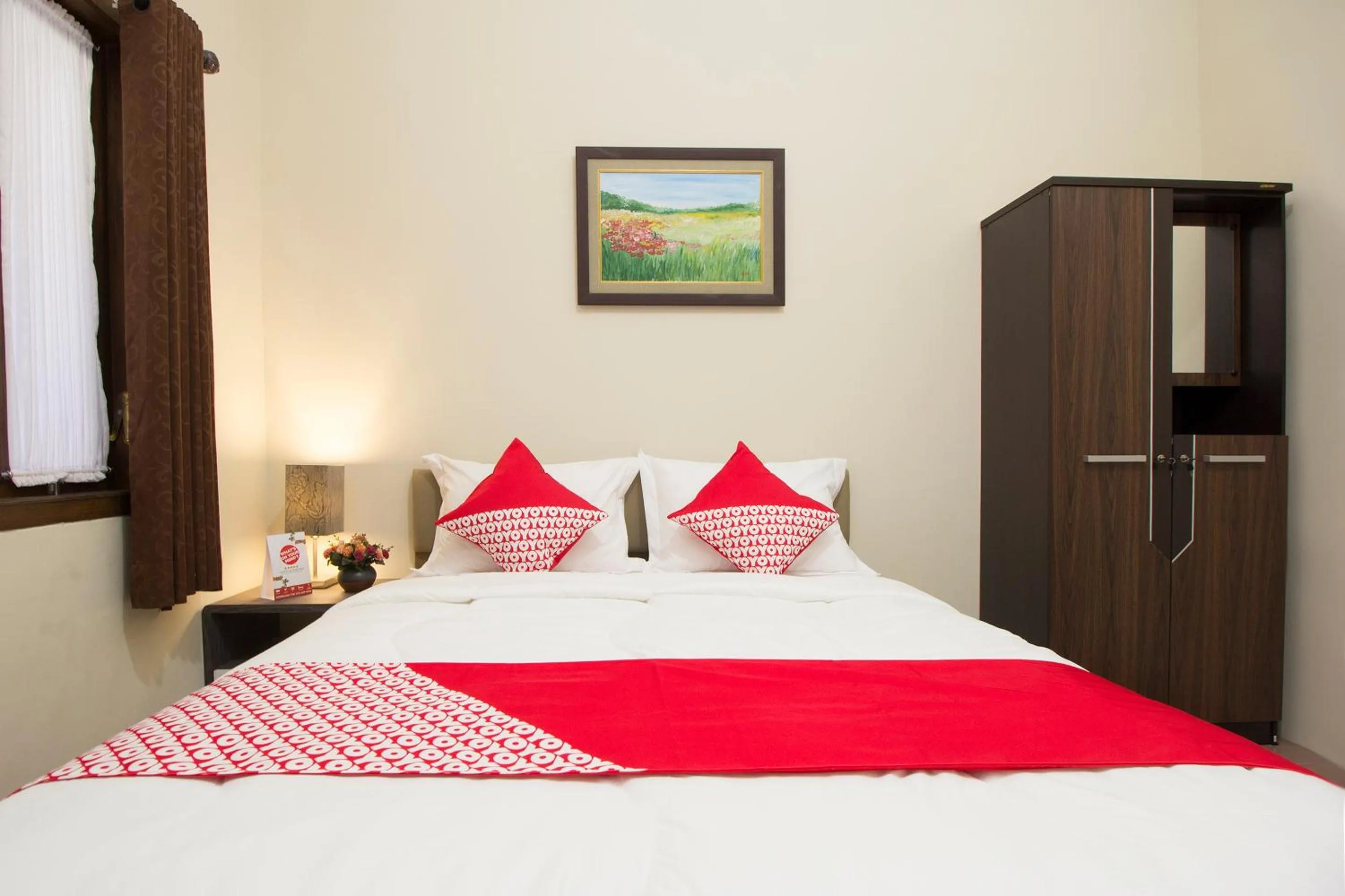 Bedroom in OYO 572 Omah Gedongkuning Syariah Homestay