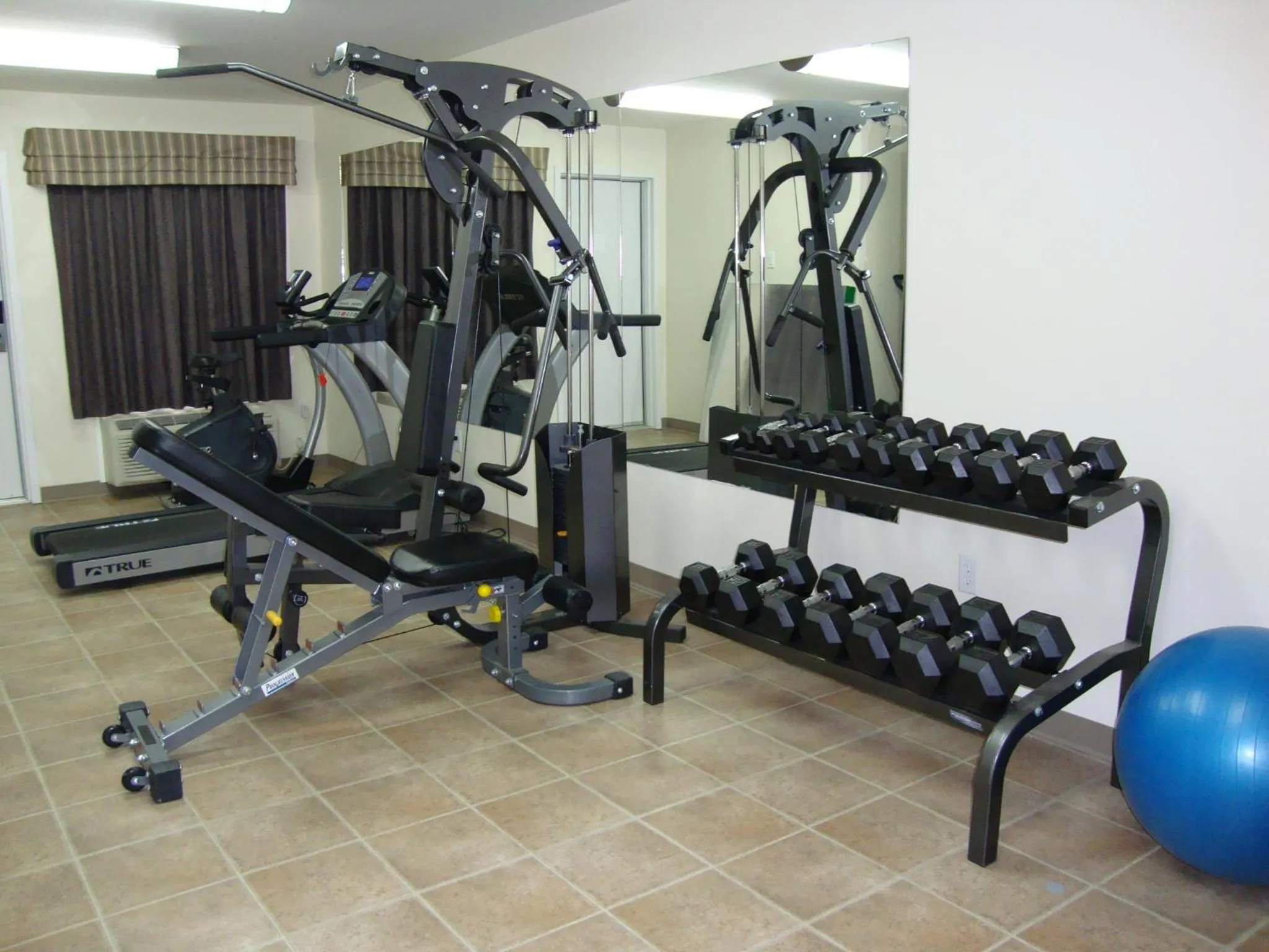 Fitness centre/facilities in Perfect Inns & Suites