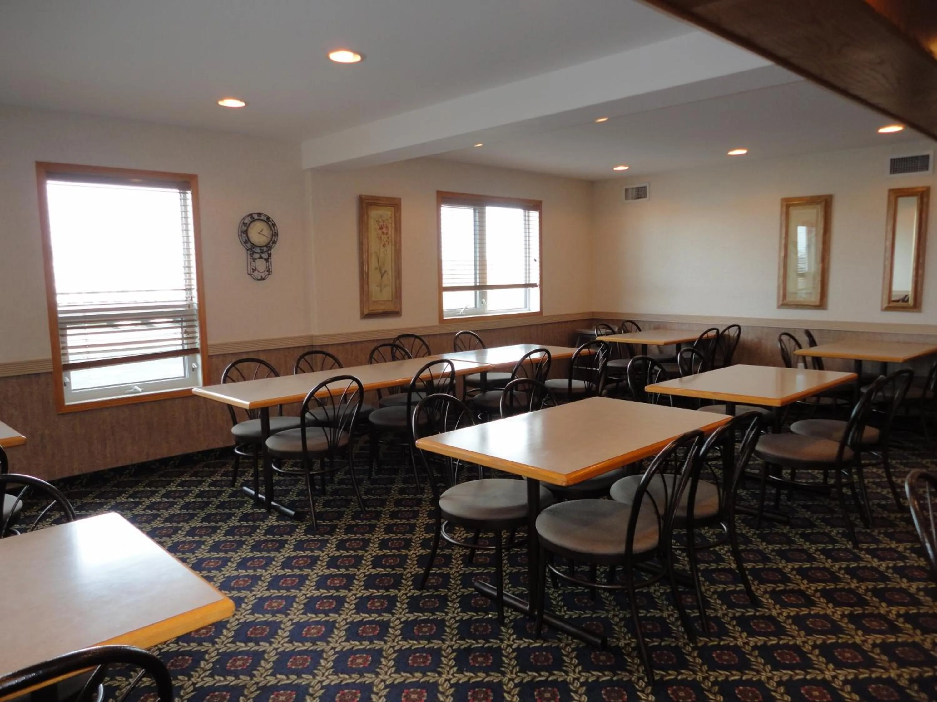 Restaurant/places to eat in Perfect Inns & Suites