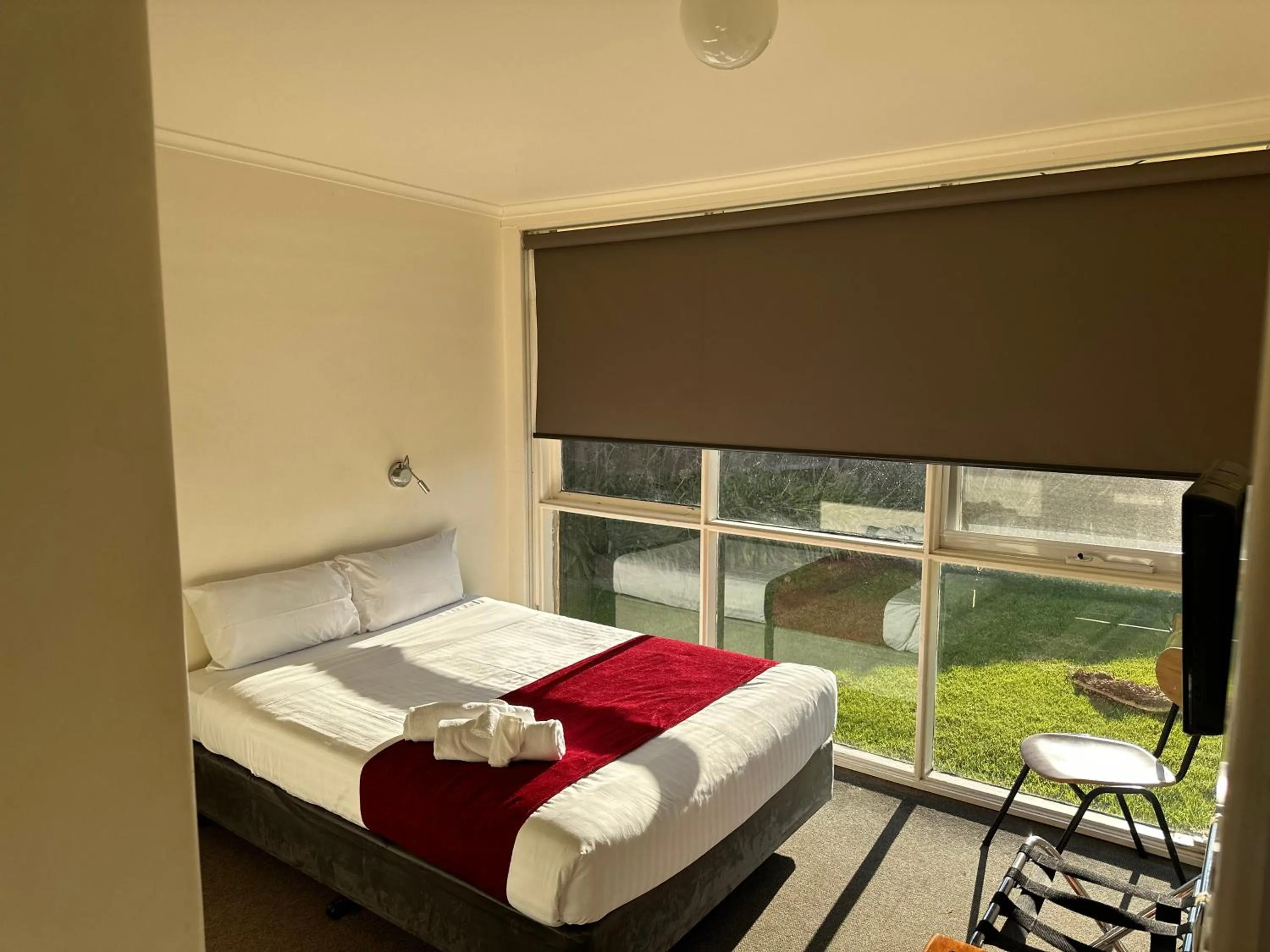 Bed in Motel Traralgon