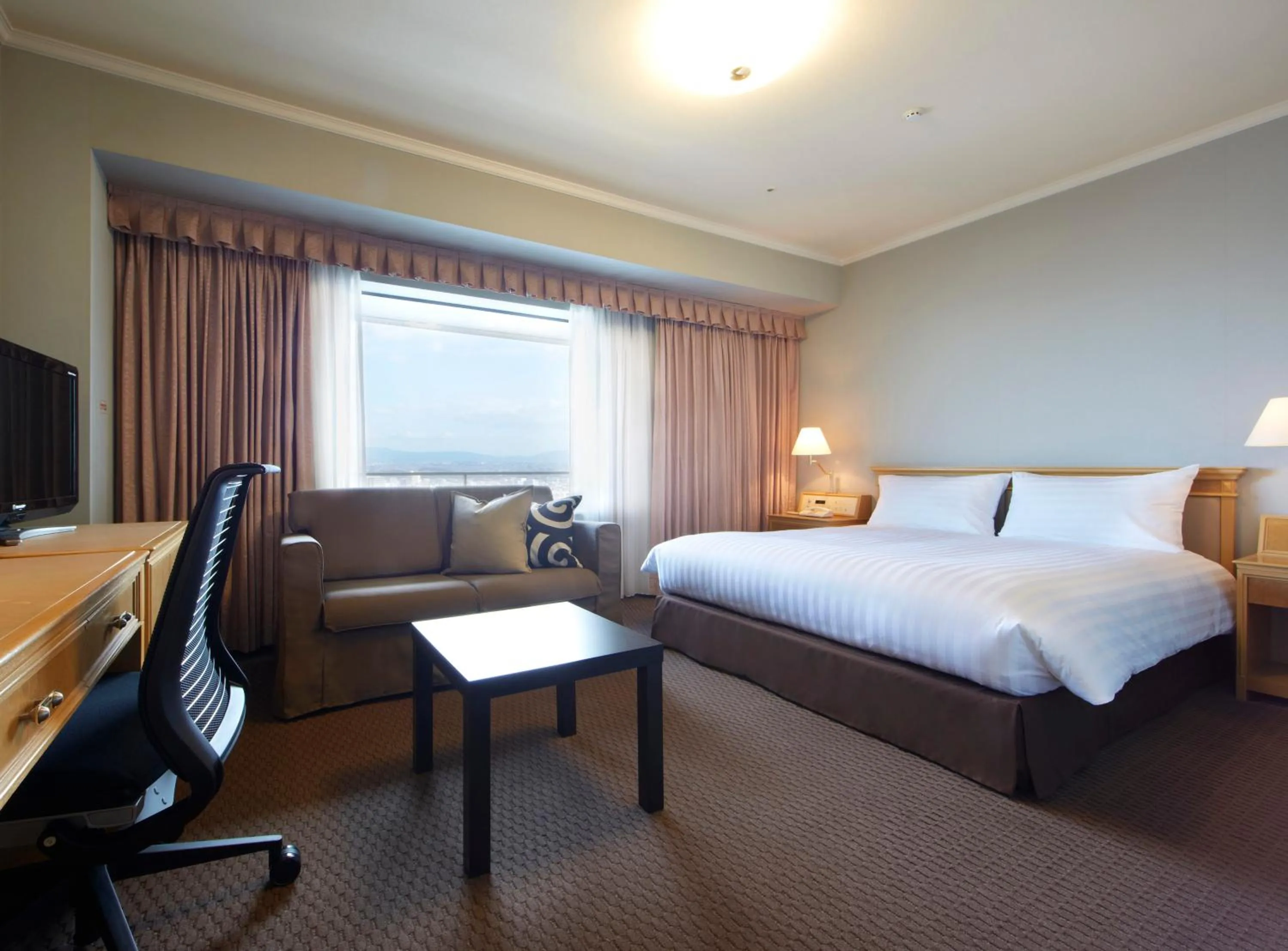 Bedroom, Bed in Hotel Agora Regency Osaka Sakai