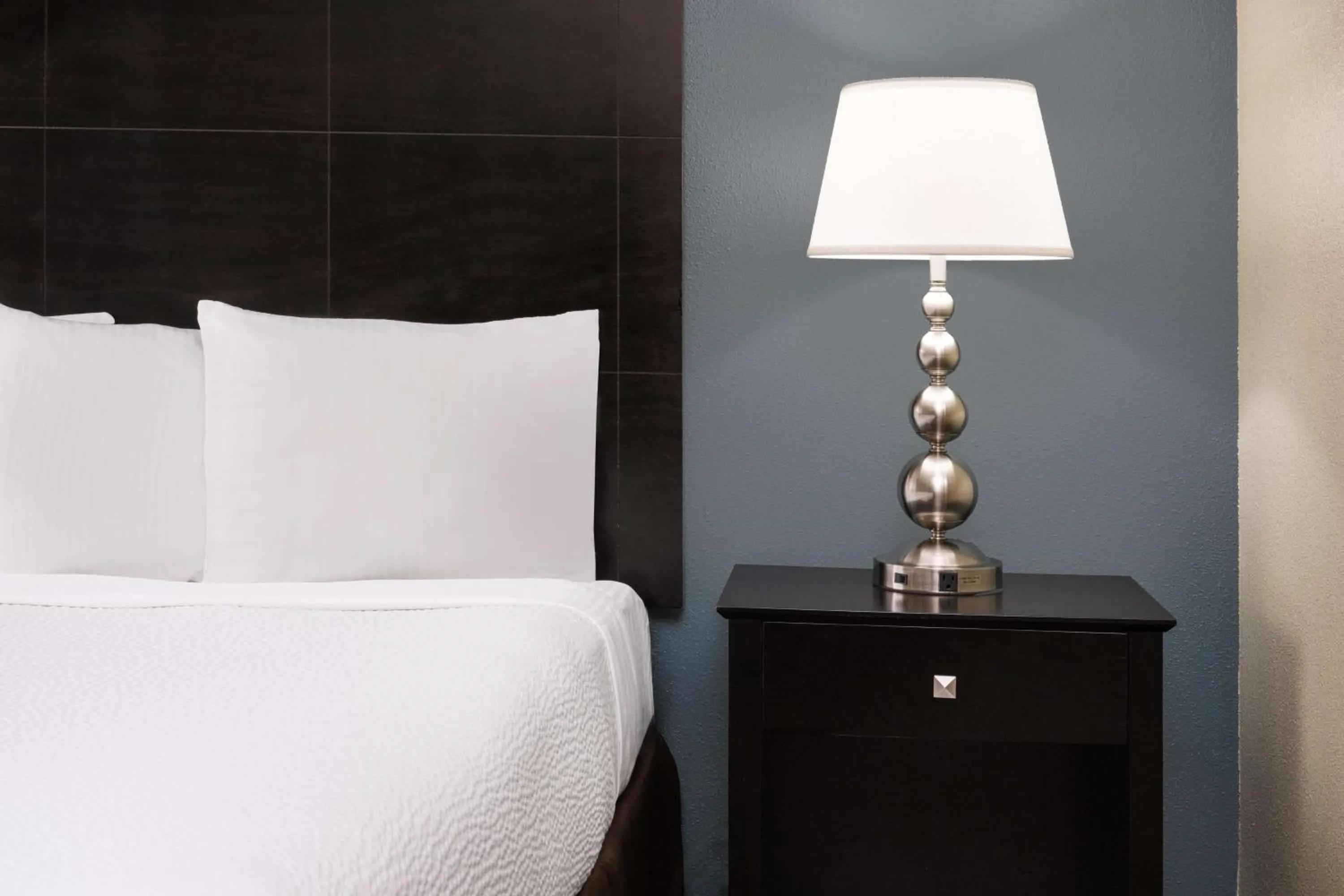 Bedroom, Bed in La Cuesta Inn, BW Signature Collection