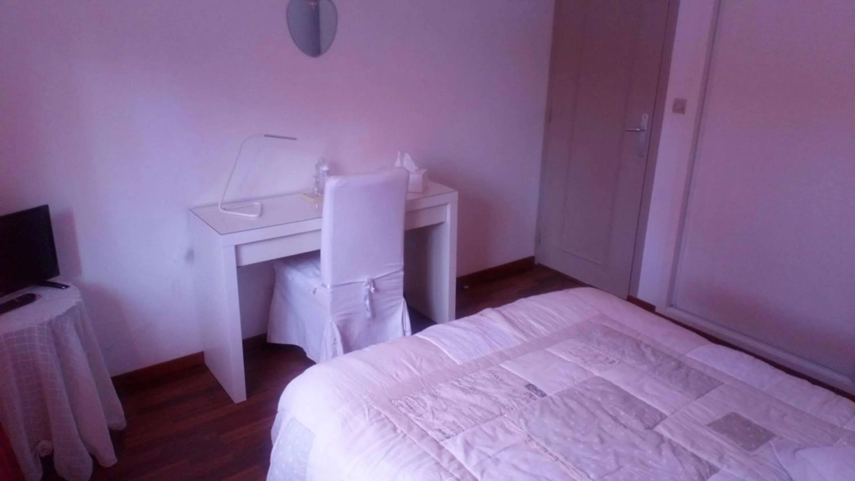 Bedroom in Villa De Guénifey