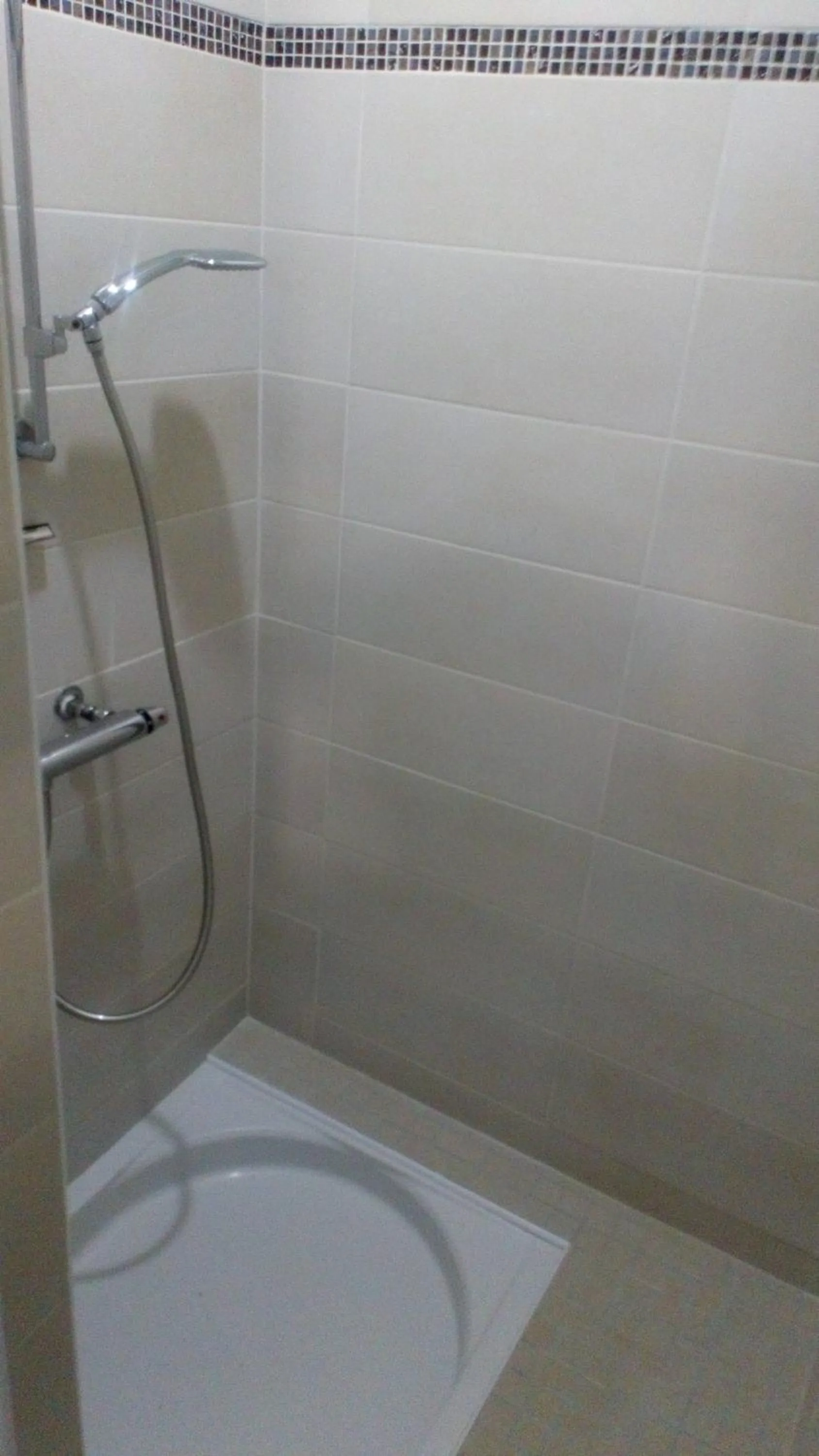 Shower in Villa De Guénifey