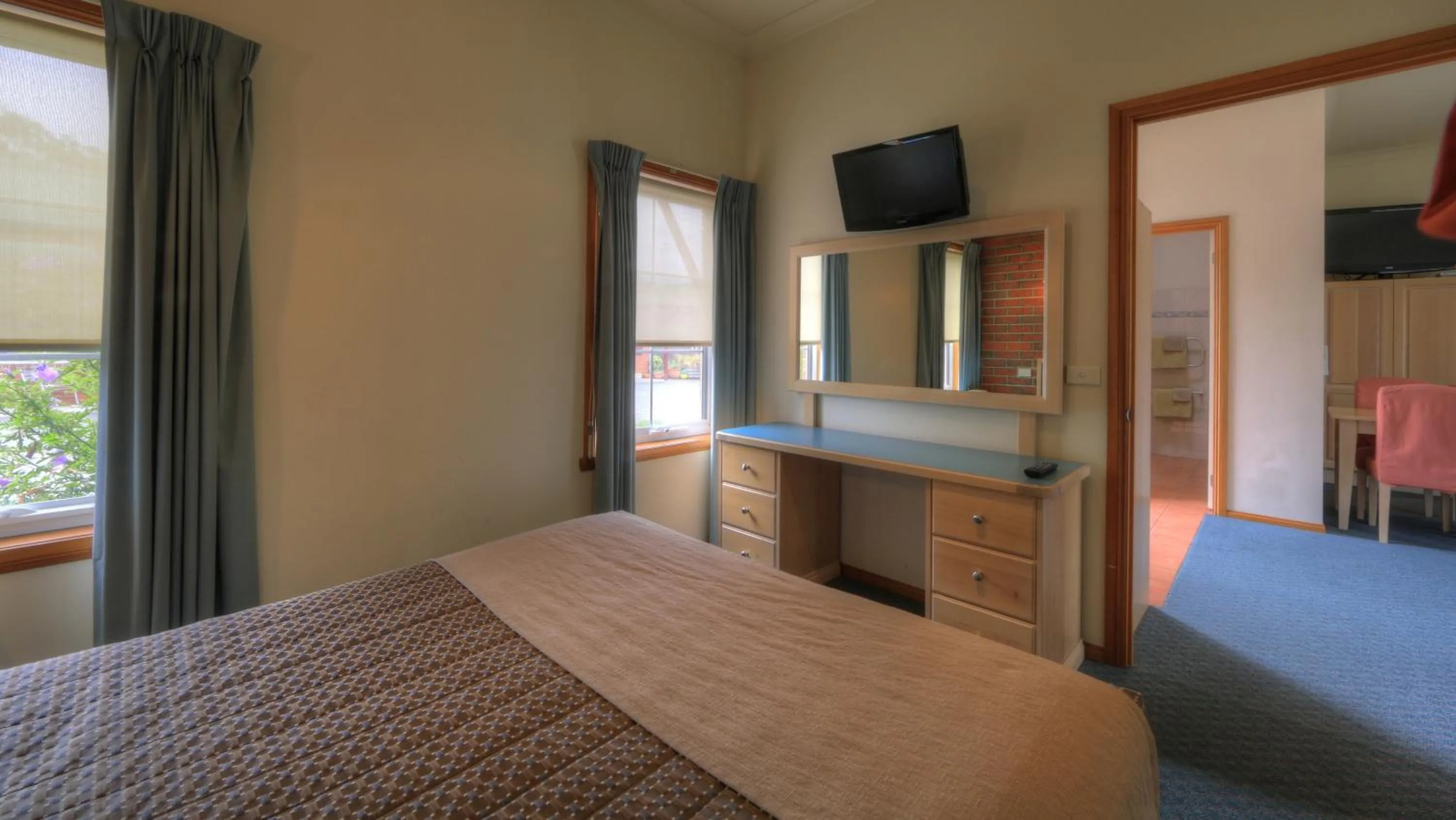 Bed in Bairnsdale Tanjil Motor Inn