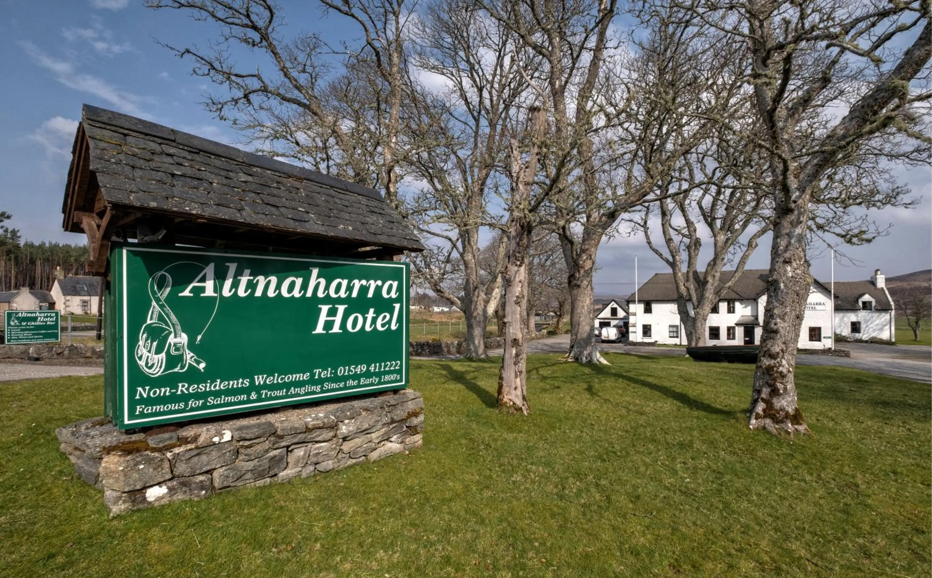 Facade/entrance in Altnaharra Hotel