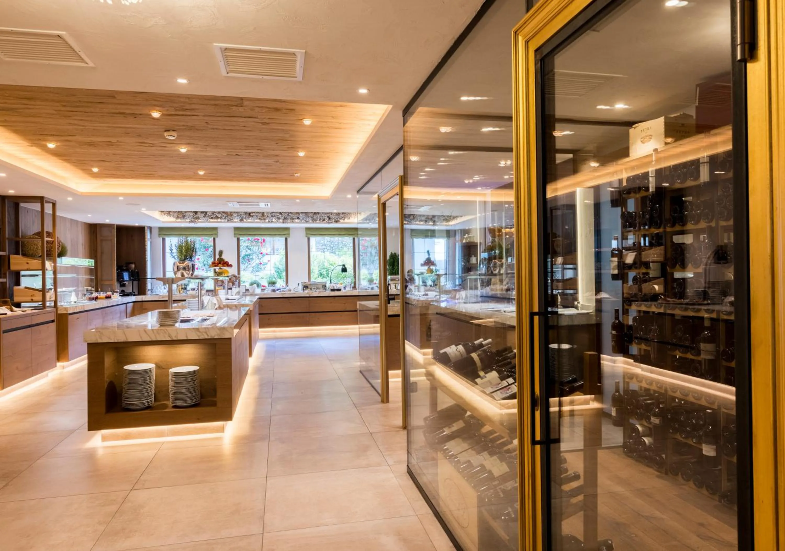 Buffet breakfast in Alpbacherhof Mountain & Spa Resort