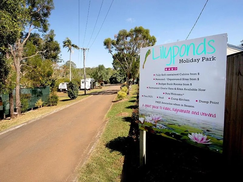 Property building in Lilyponds Holiday Park