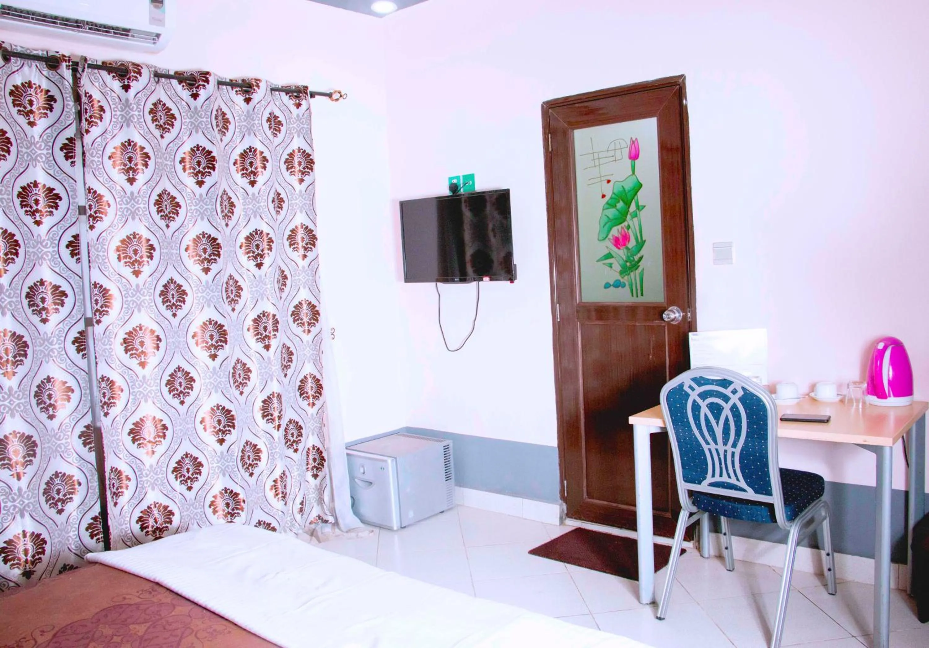 Bedroom, Bed in Nora Hotel