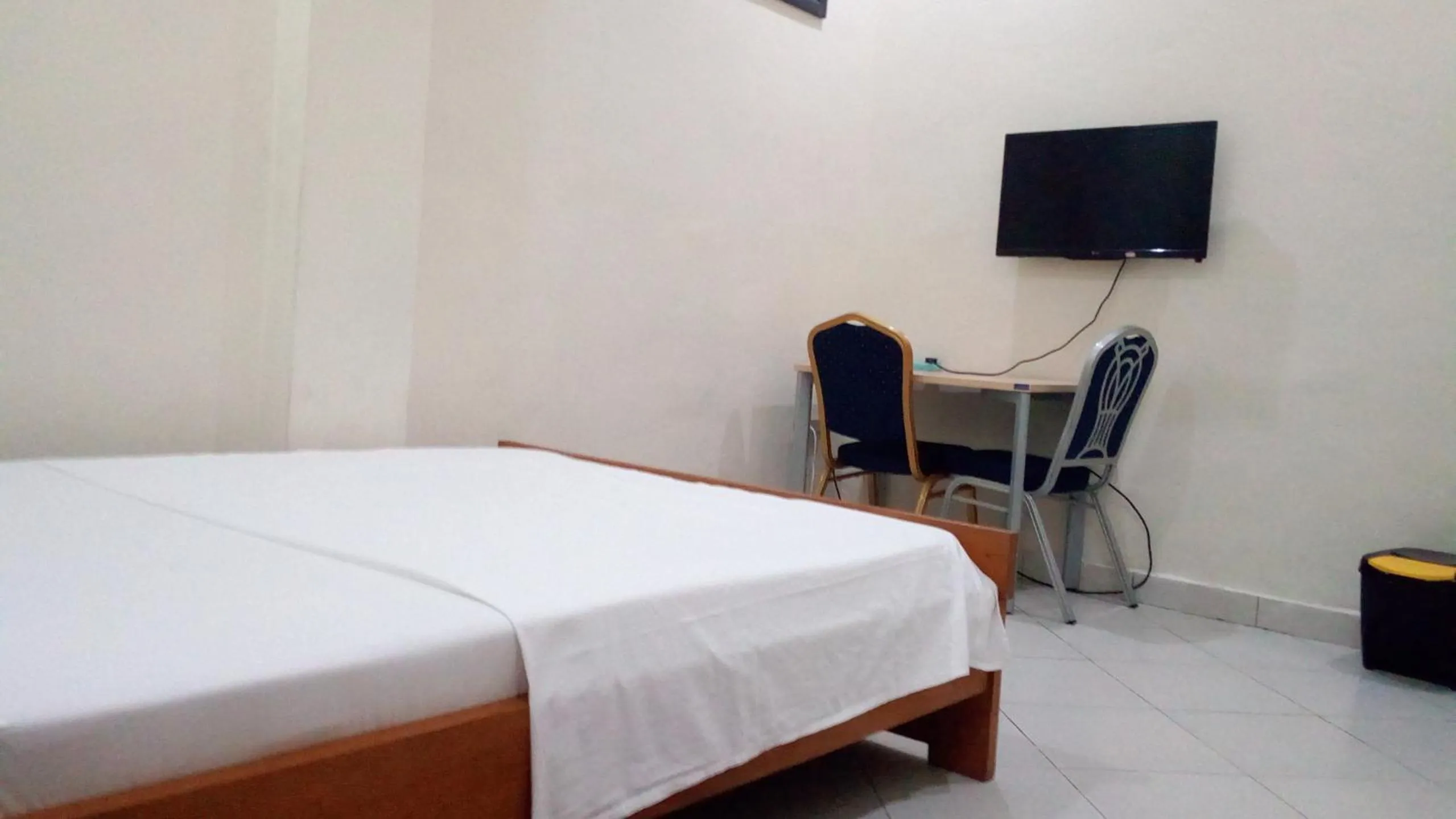 TV and multimedia, Bed in Nora Hotel