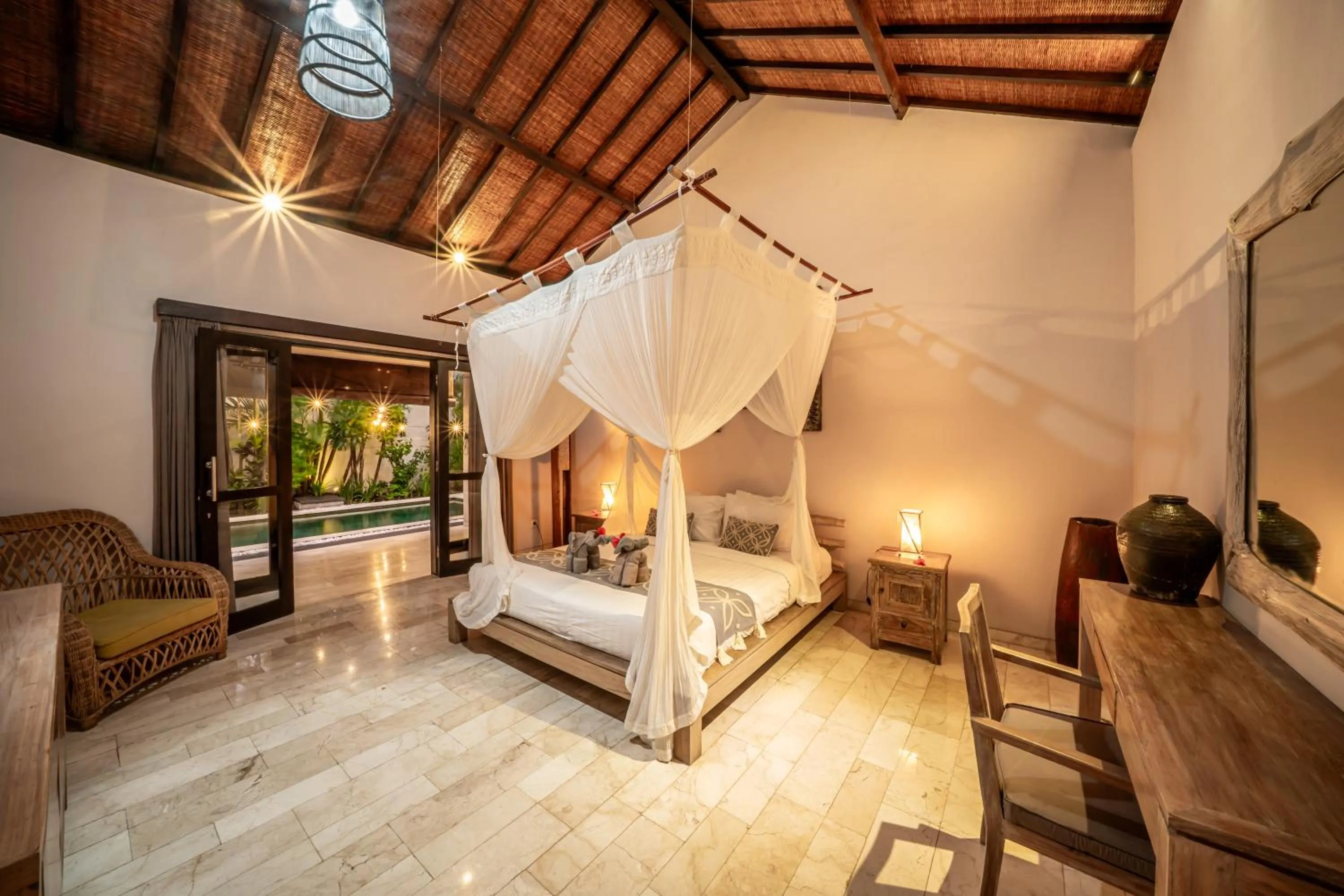 Bed in Villa Koala, 2Br Close to W, Potato Head and Shi Shi