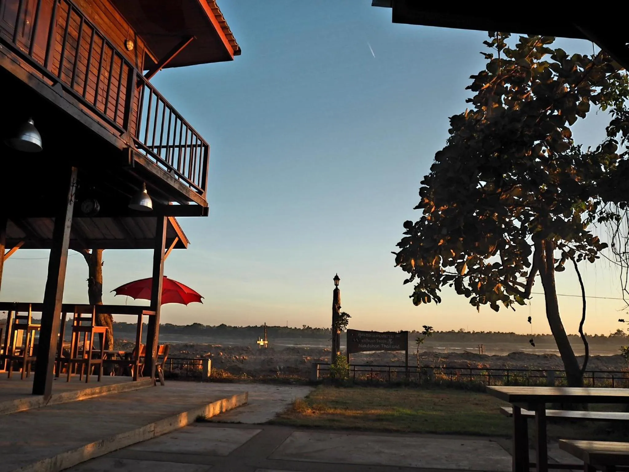 NawiengkaeRiverview Resort