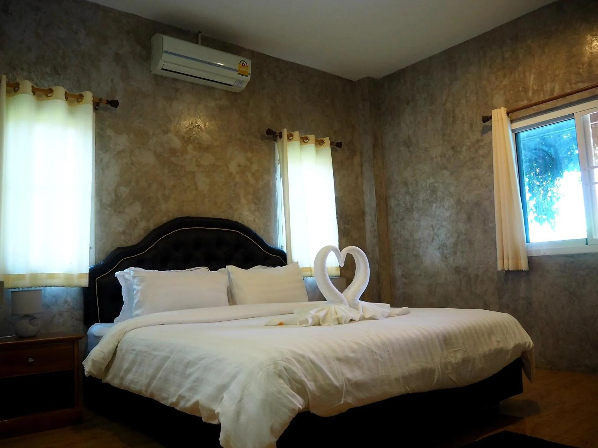 Bed in NawiengkaeRiverview Resort