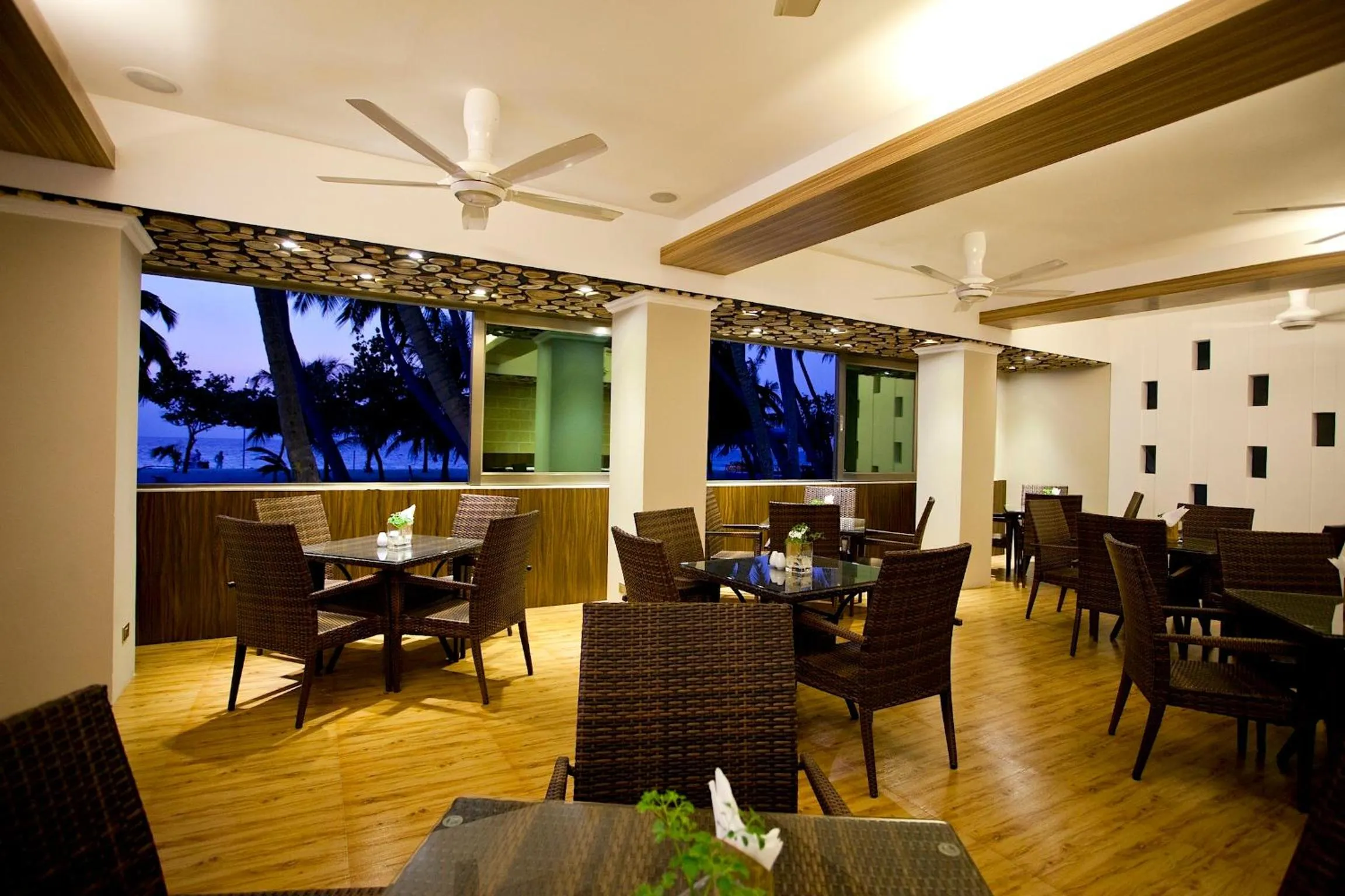 Restaurant/places to eat in Kaani Beach Hotel