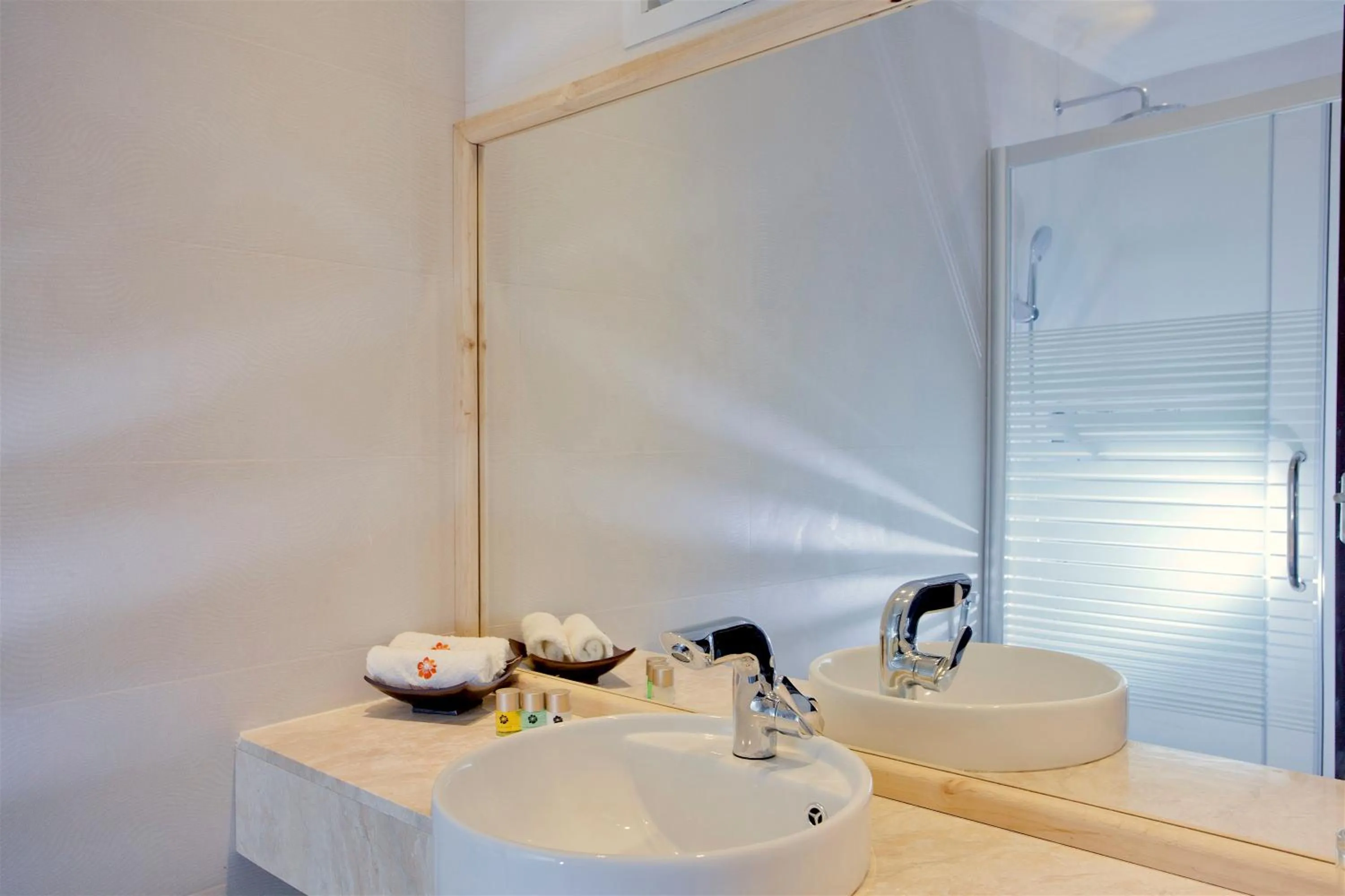 Bathroom in Kaani Beach Hotel