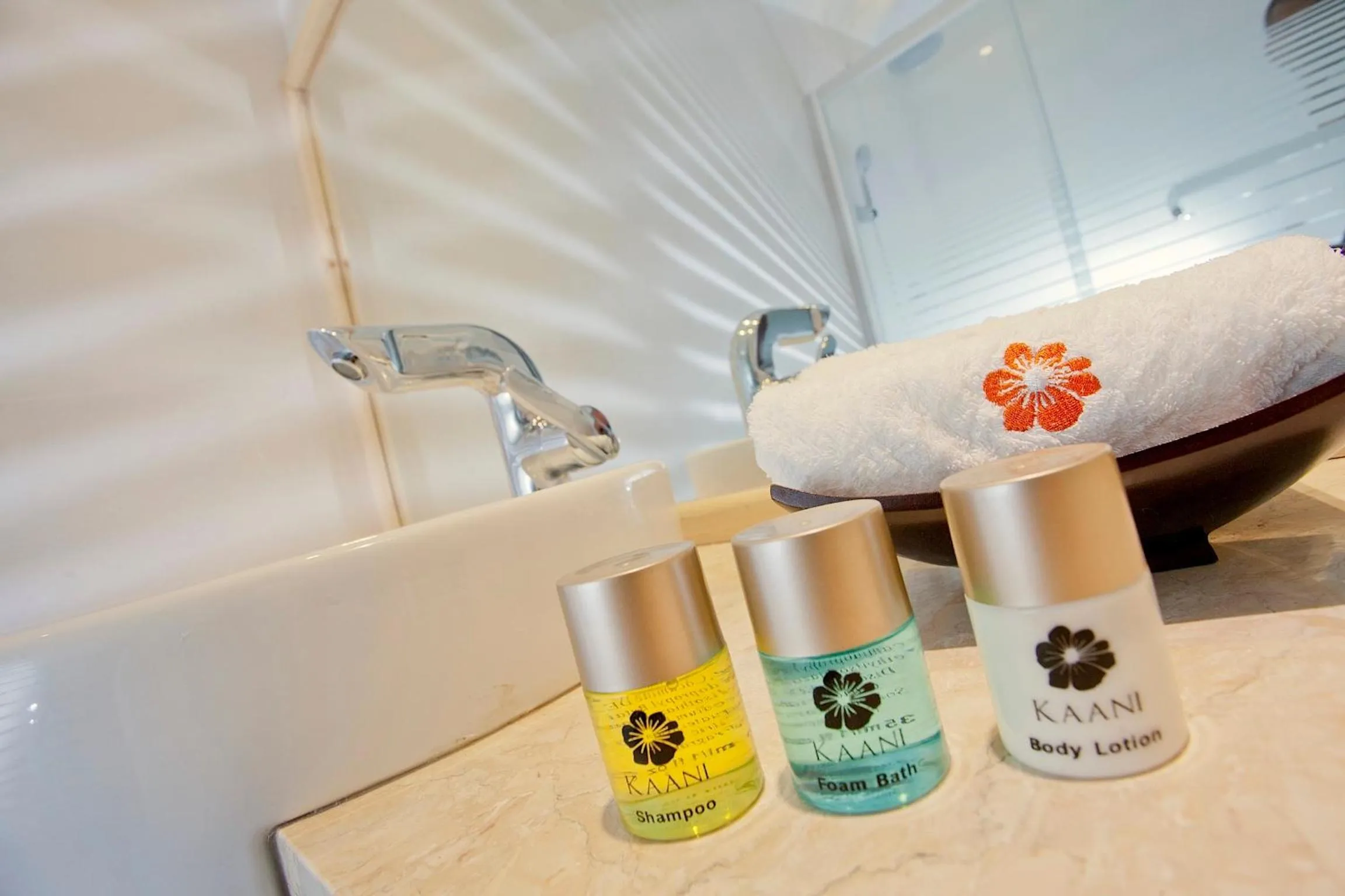 Bathroom in Kaani Beach Hotel