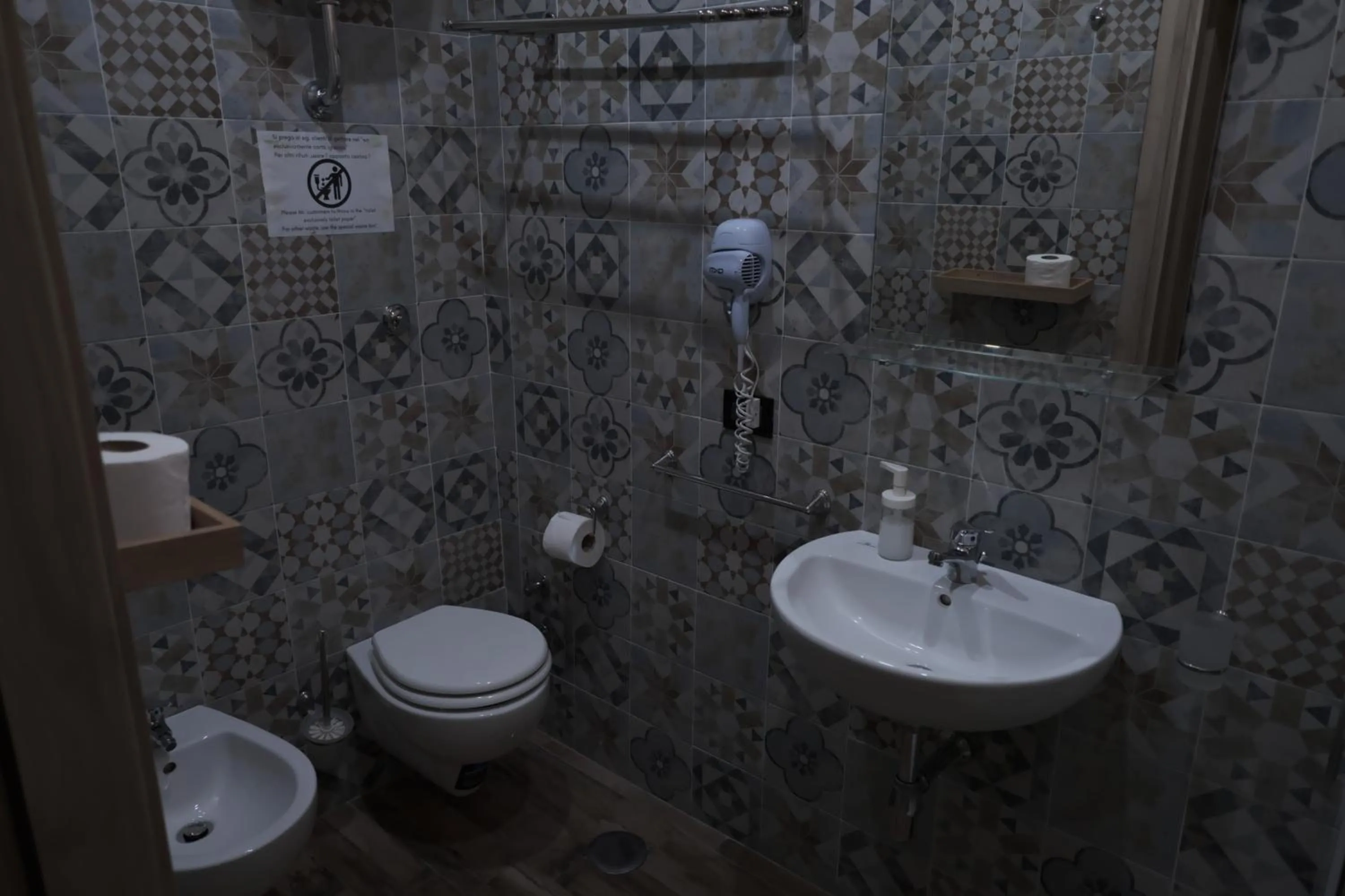 Shower in Royalty Rooms & Spa