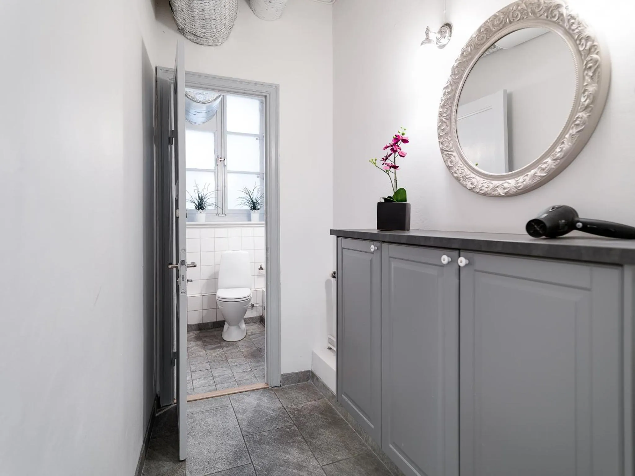 Toilet in Castanea Old Town Hostel