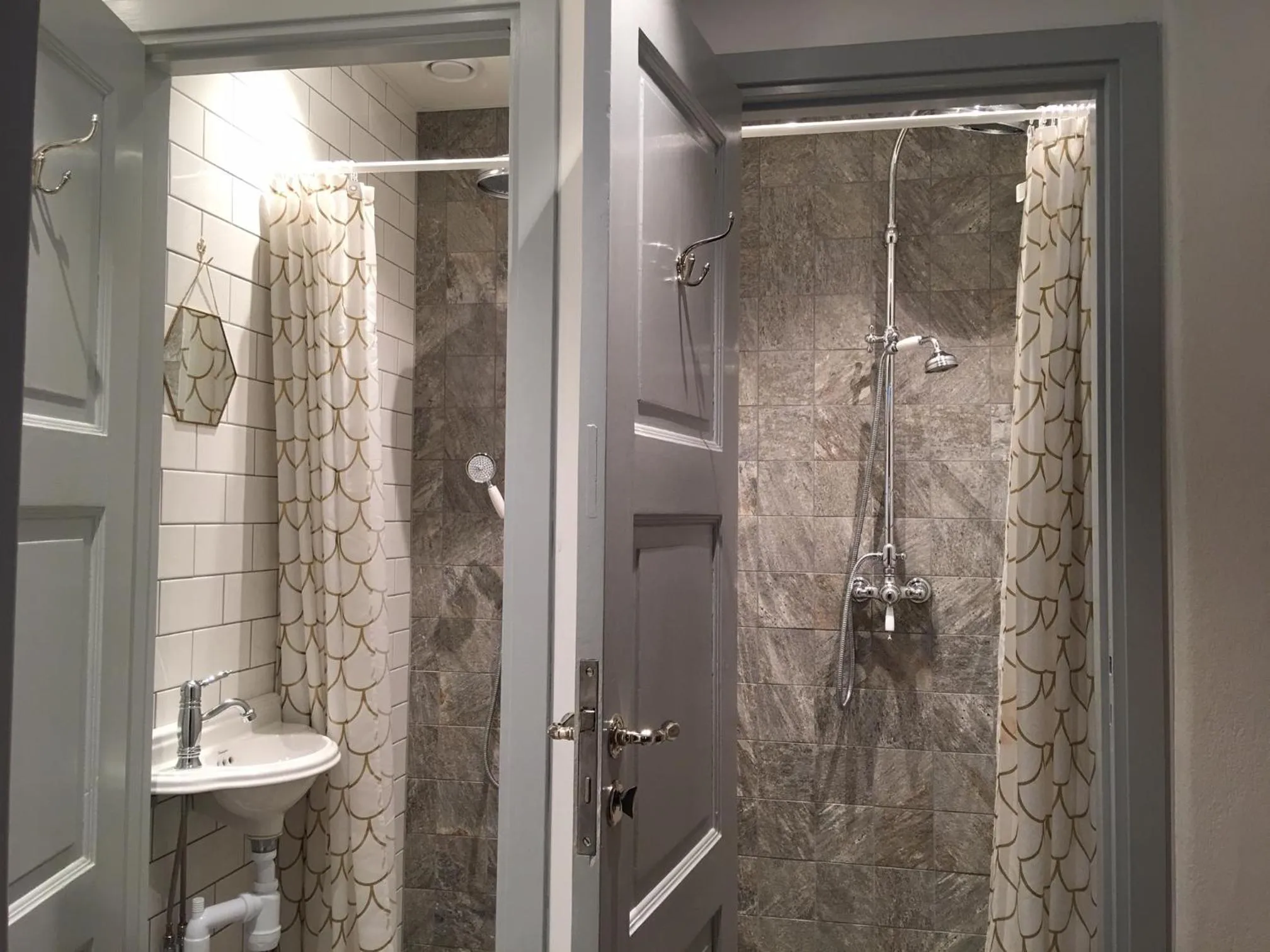 Shower in Castanea Old Town Hostel