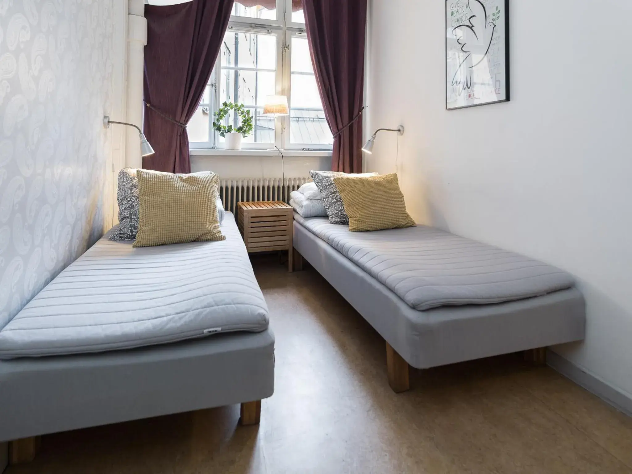 Twin Room with Shared Bathroom - quiet street view in Castanea Old Town Hostel Twin Room with Shared Bathroom - quiet street view in Castanea Old Town Hostel