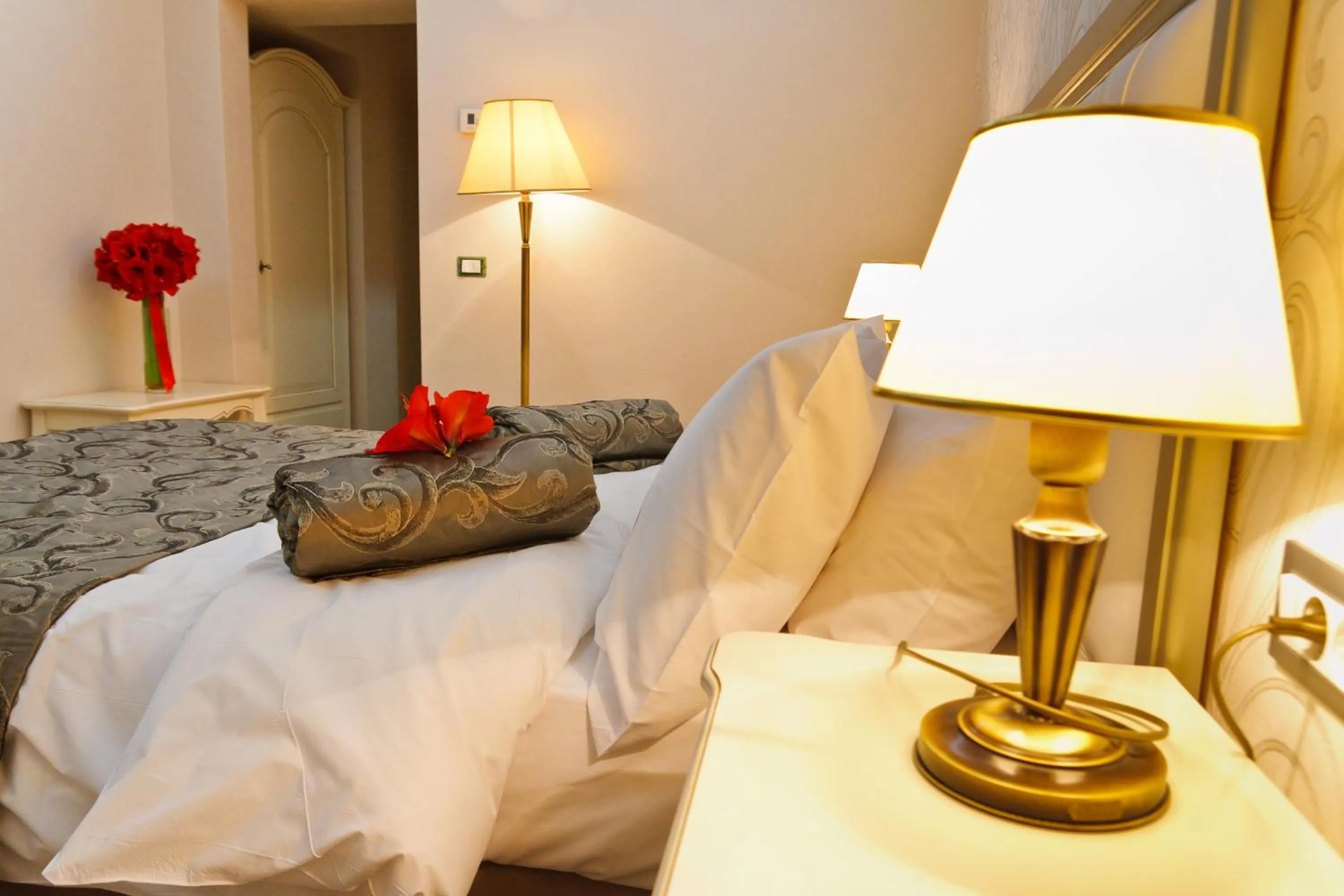 Bed in Hotel Roman by Dumbrava Business Resort