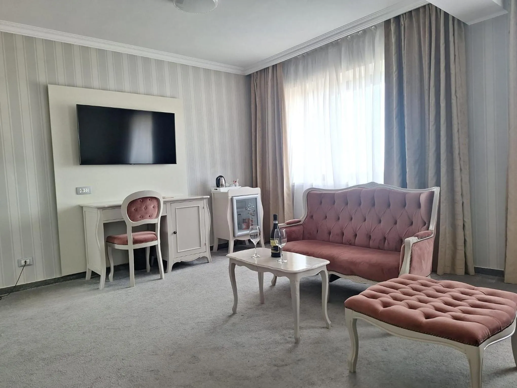 Seating area in Hotel Roman by Dumbrava Business Resort