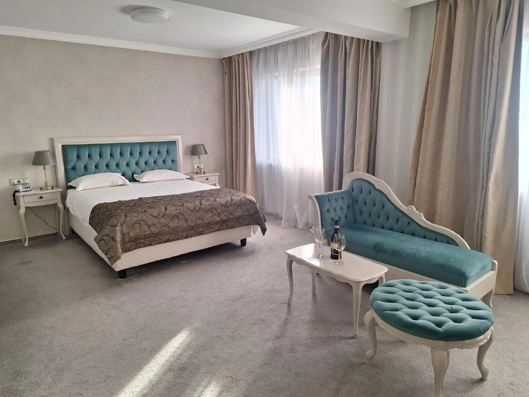 Bedroom, Bed in Hotel Roman by Dumbrava Business Resort