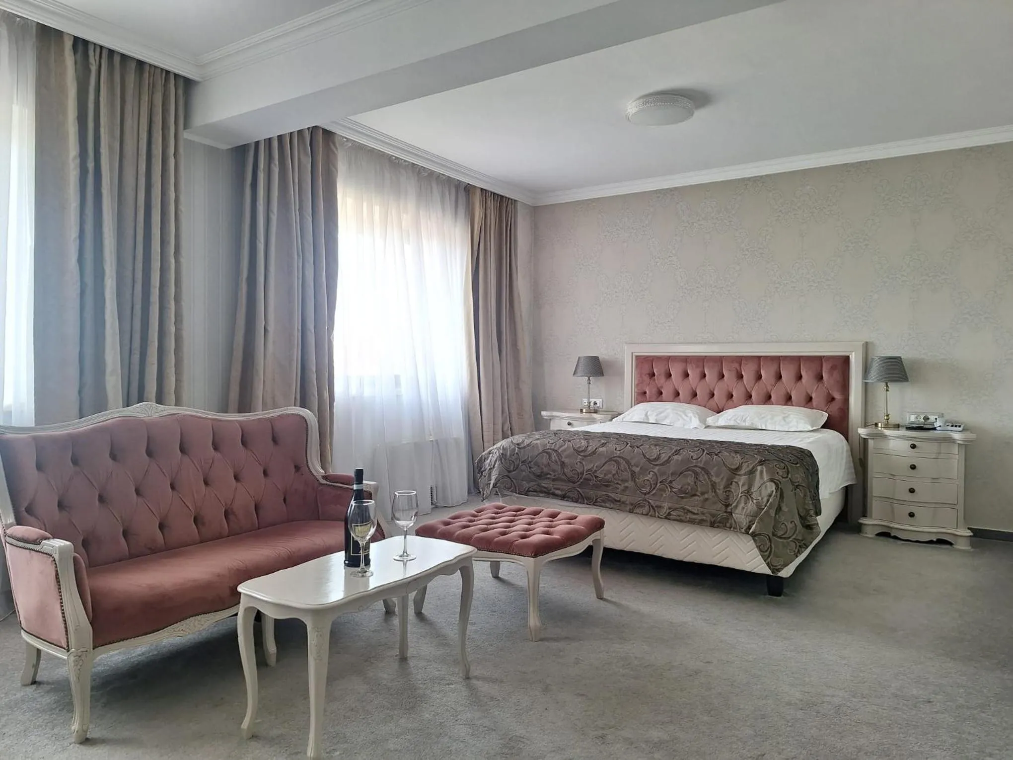 Bedroom, Bed in Hotel Roman by Dumbrava Business Resort