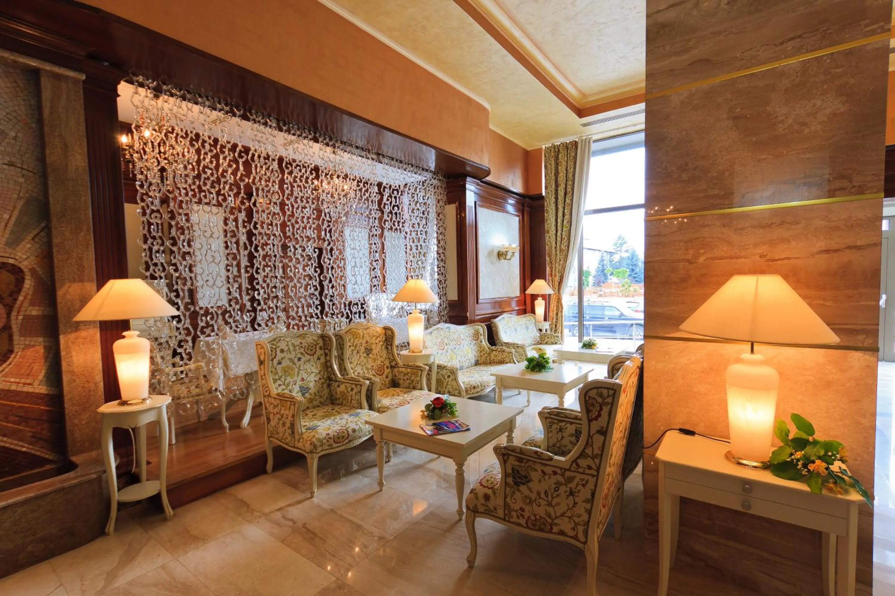Lobby or reception in Hotel Roman by Dumbrava Business Resort