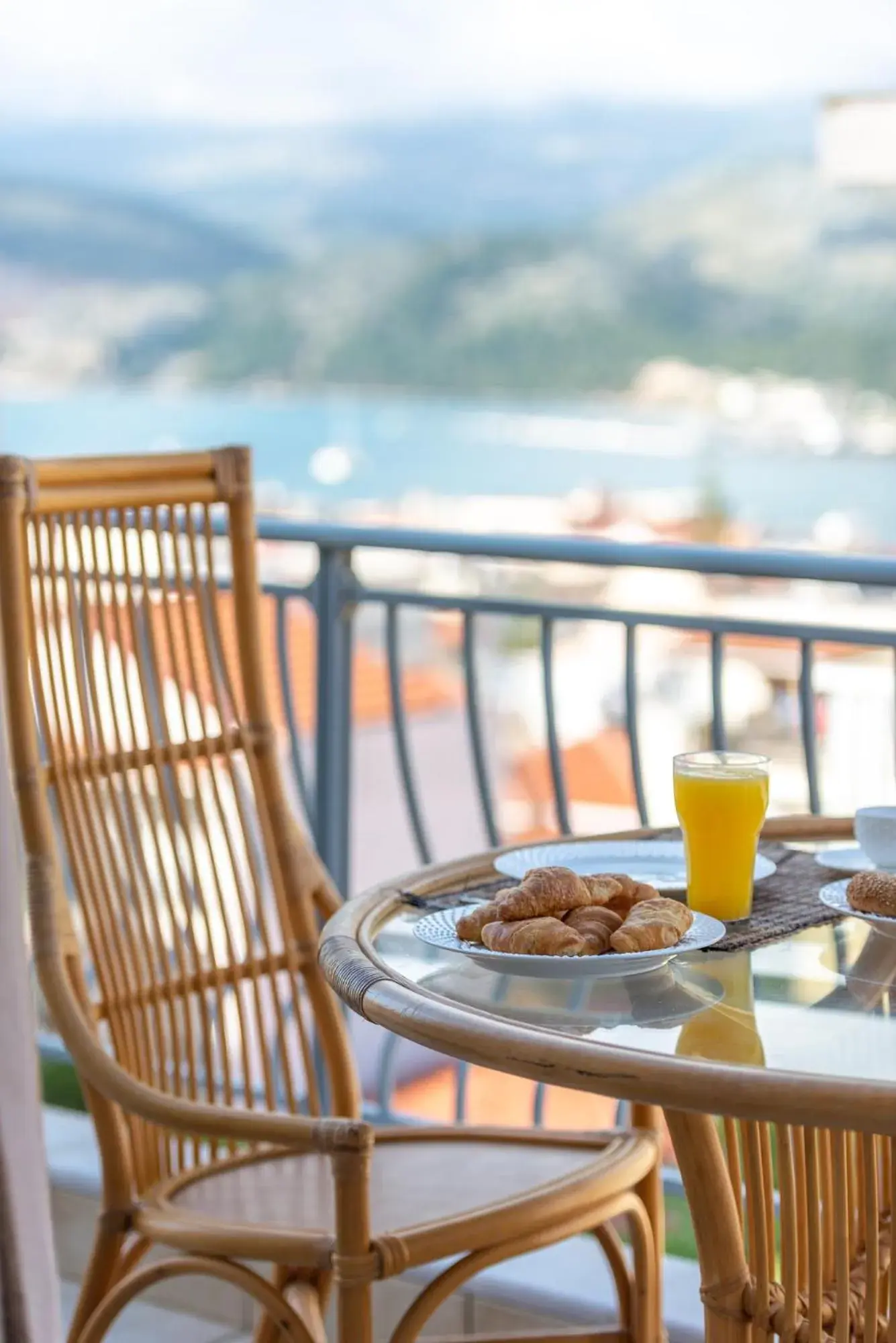 Elegant Living Elegant Living