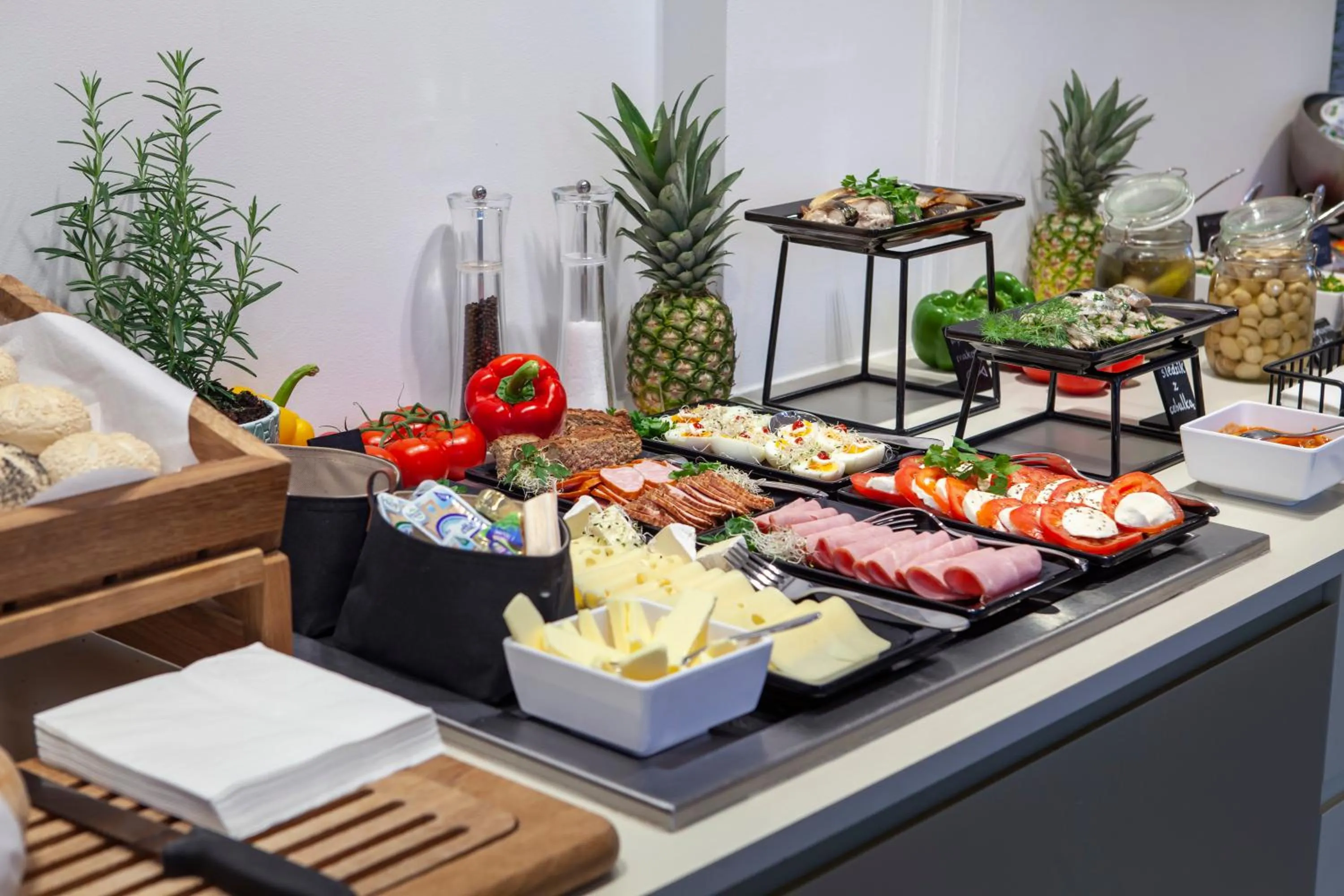 Breakfast in Sea Premium Apartments - Destigo Hotels
