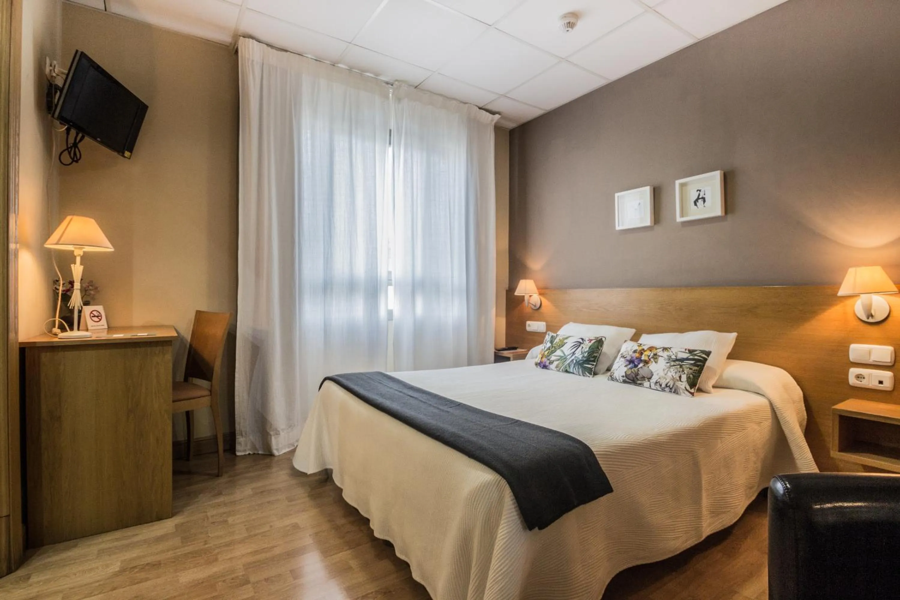 Bedroom, Bed in Hotel Casa Jacinto Pamplona