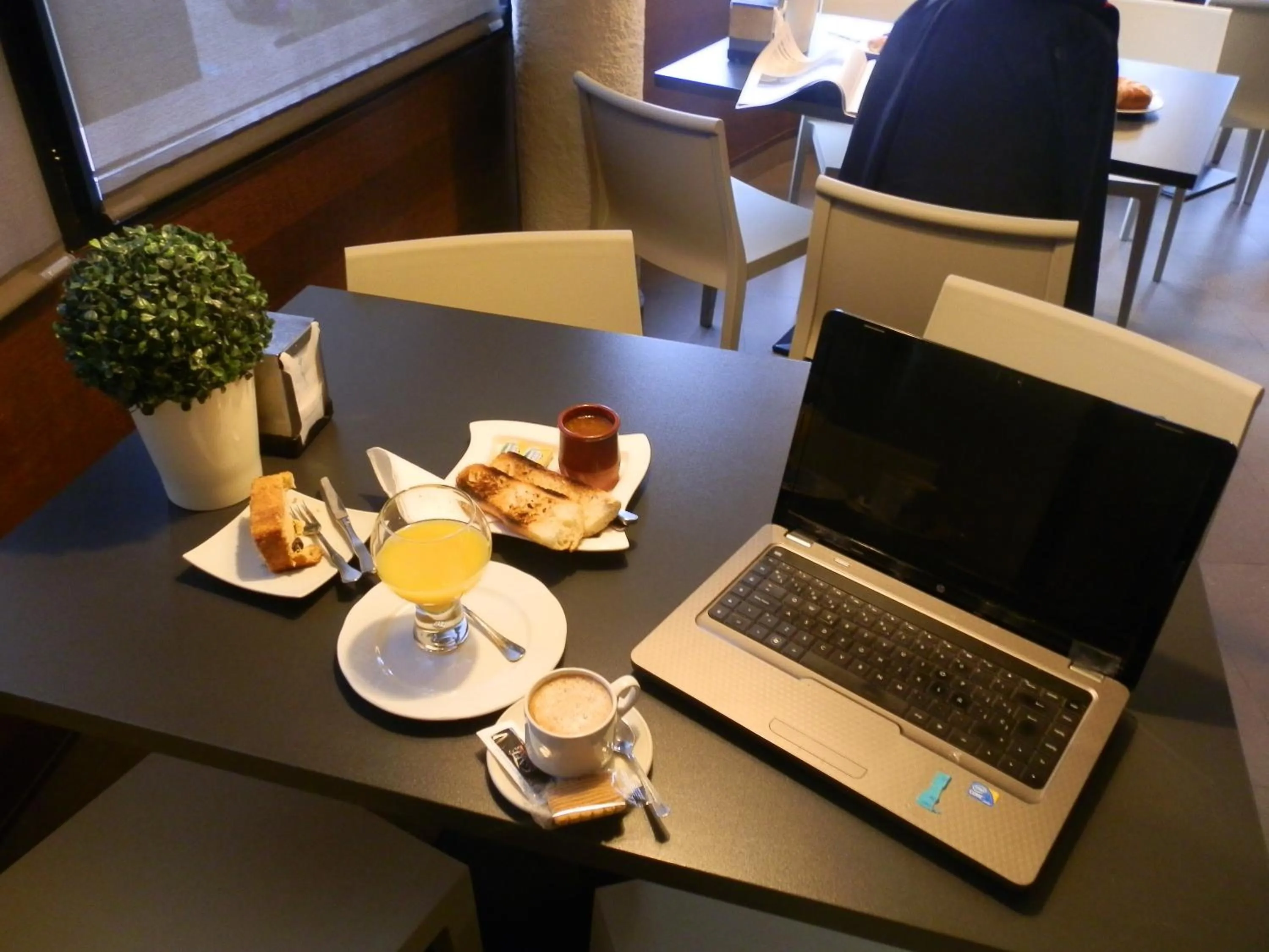 Dining area in Hotel Casa Jacinto Pamplona