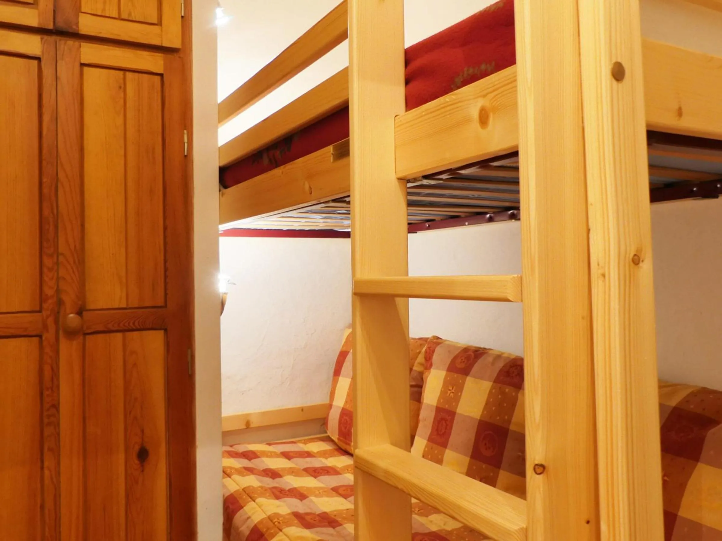 Bed in Charmant Studio Cabine Sud avec Balcon - FR-1-182-16