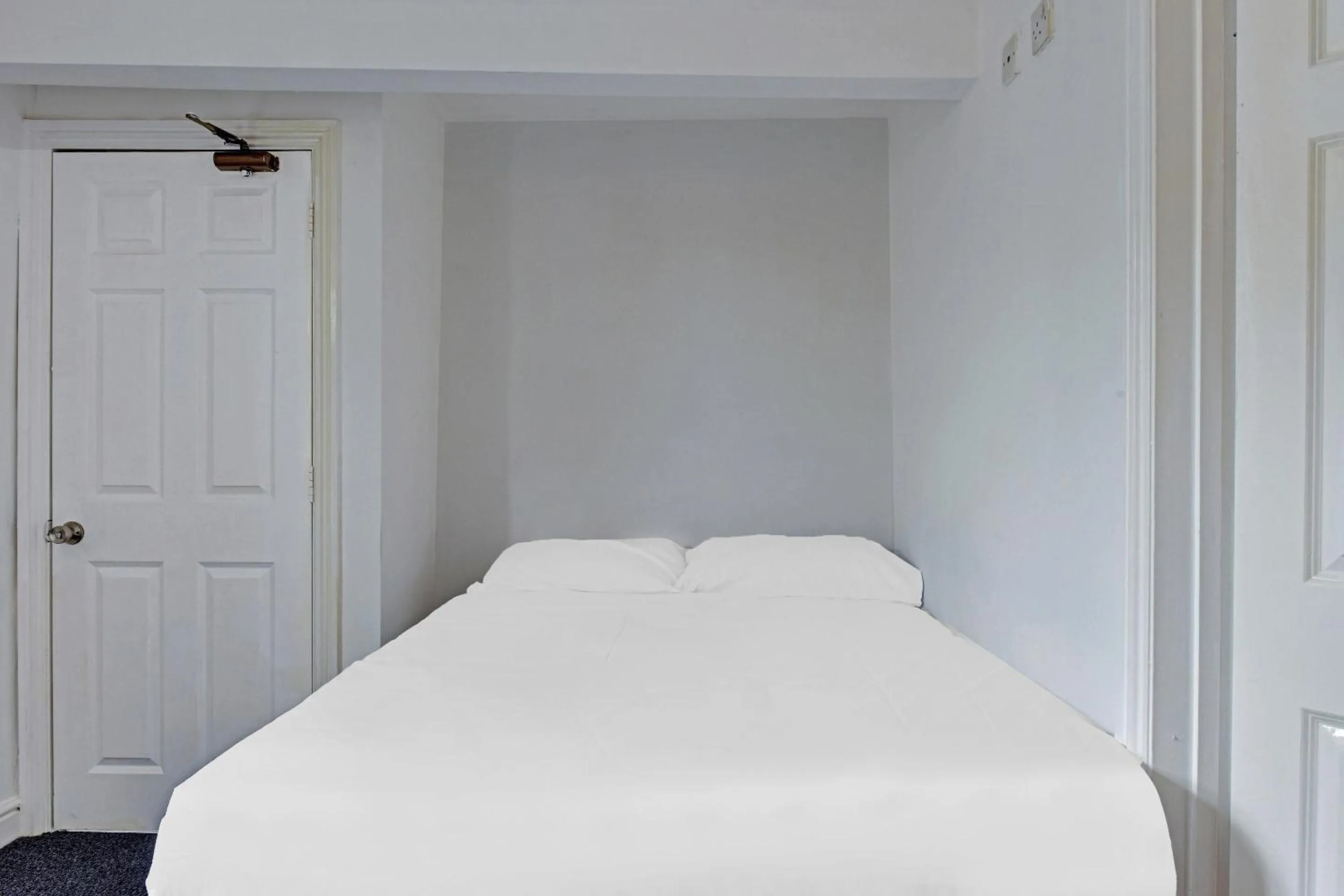 Bedroom, Bed in The Gables Hotel, Birmingham Airport