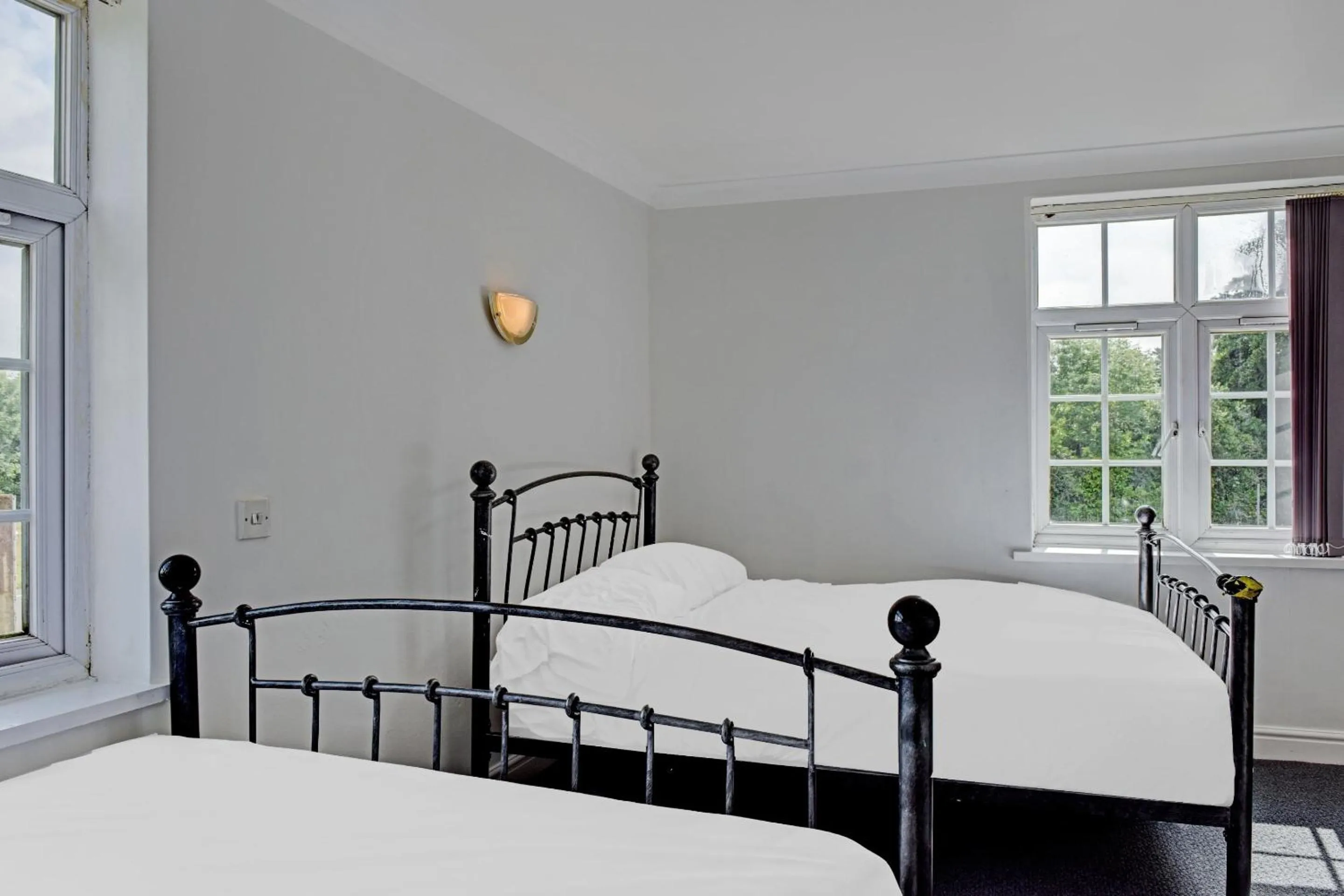 Bedroom, Bed in The Gables Hotel, Birmingham Airport