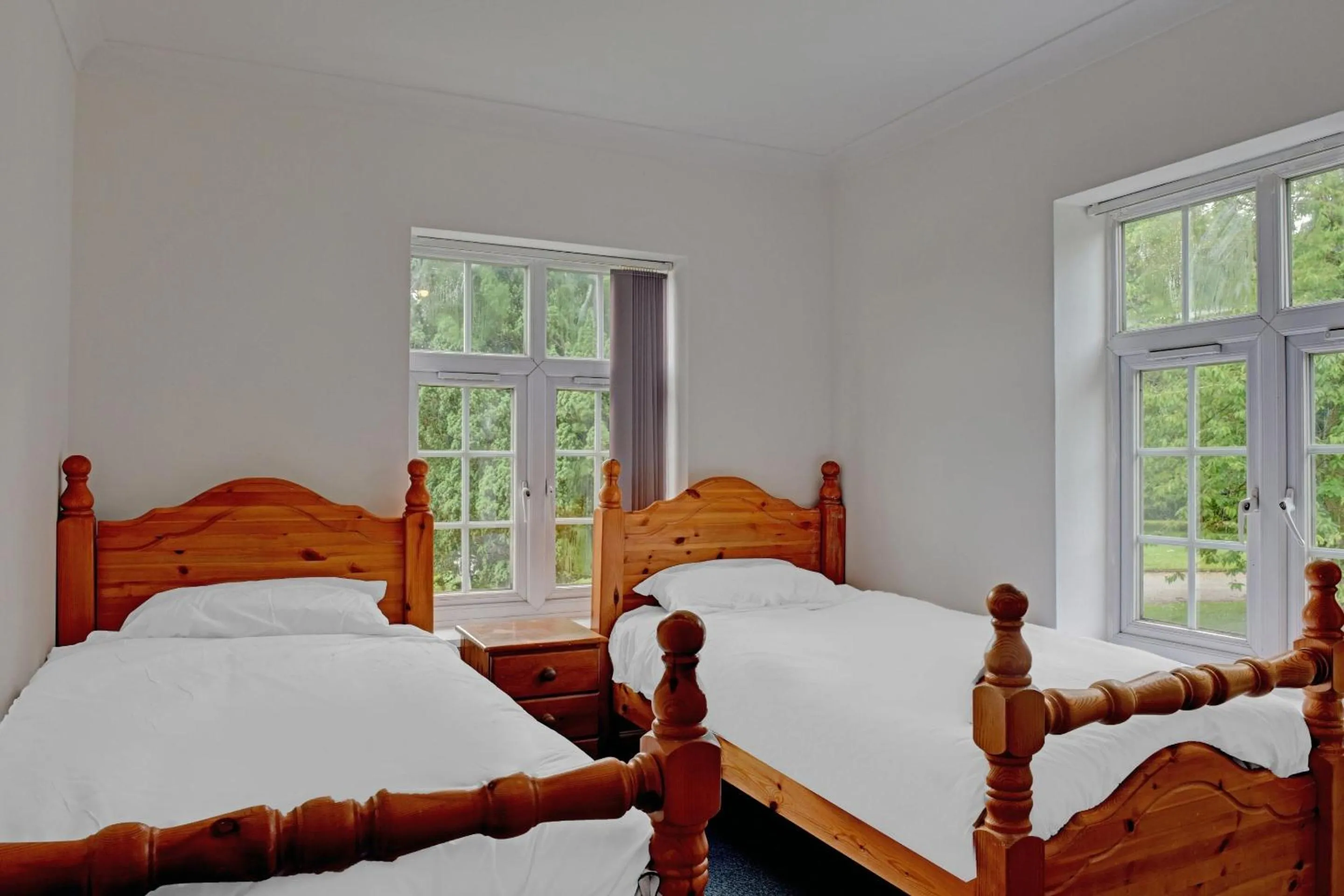 Bedroom, Bed in The Gables Hotel, Birmingham Airport