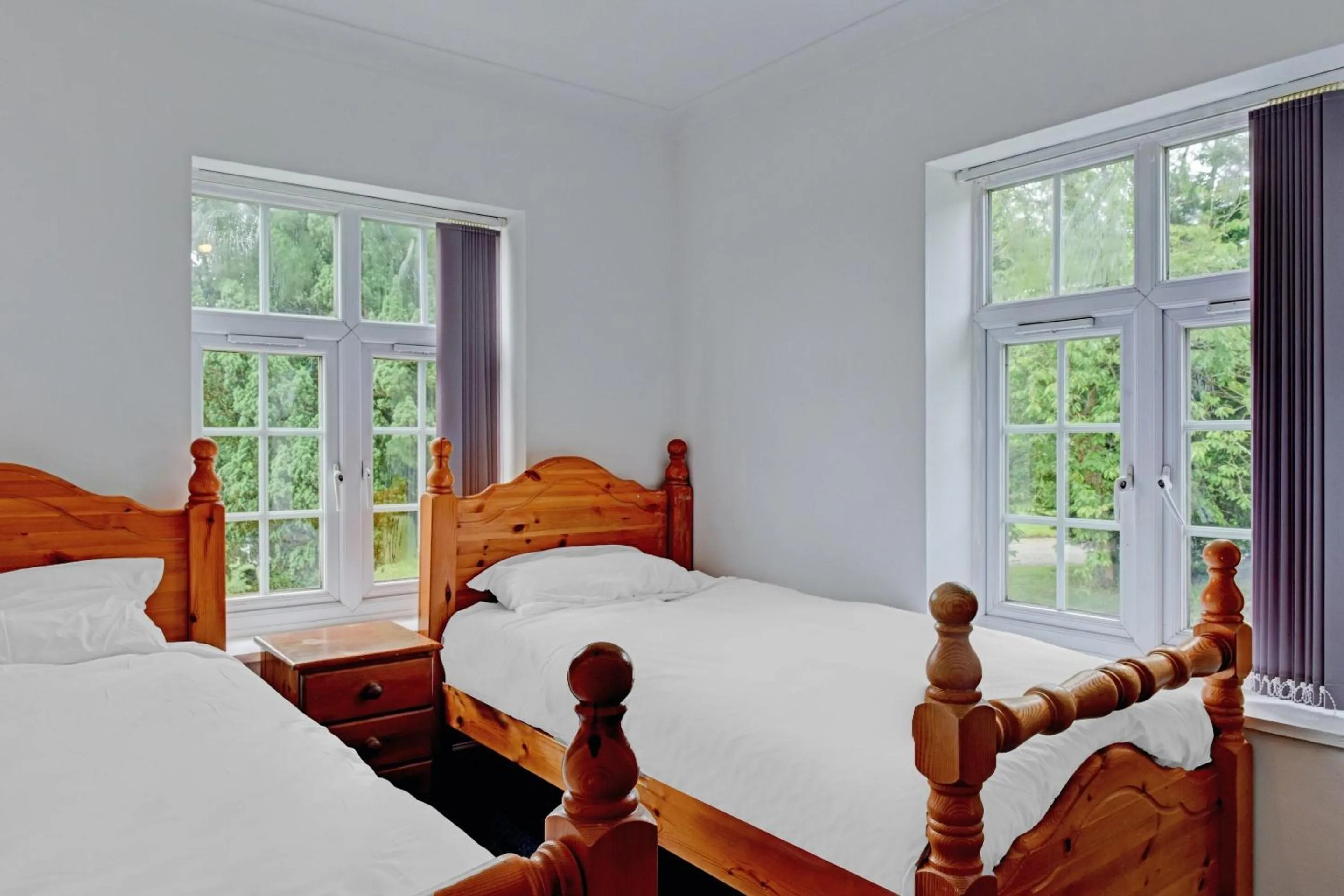 Bedroom, Bed in The Gables Hotel, Birmingham Airport