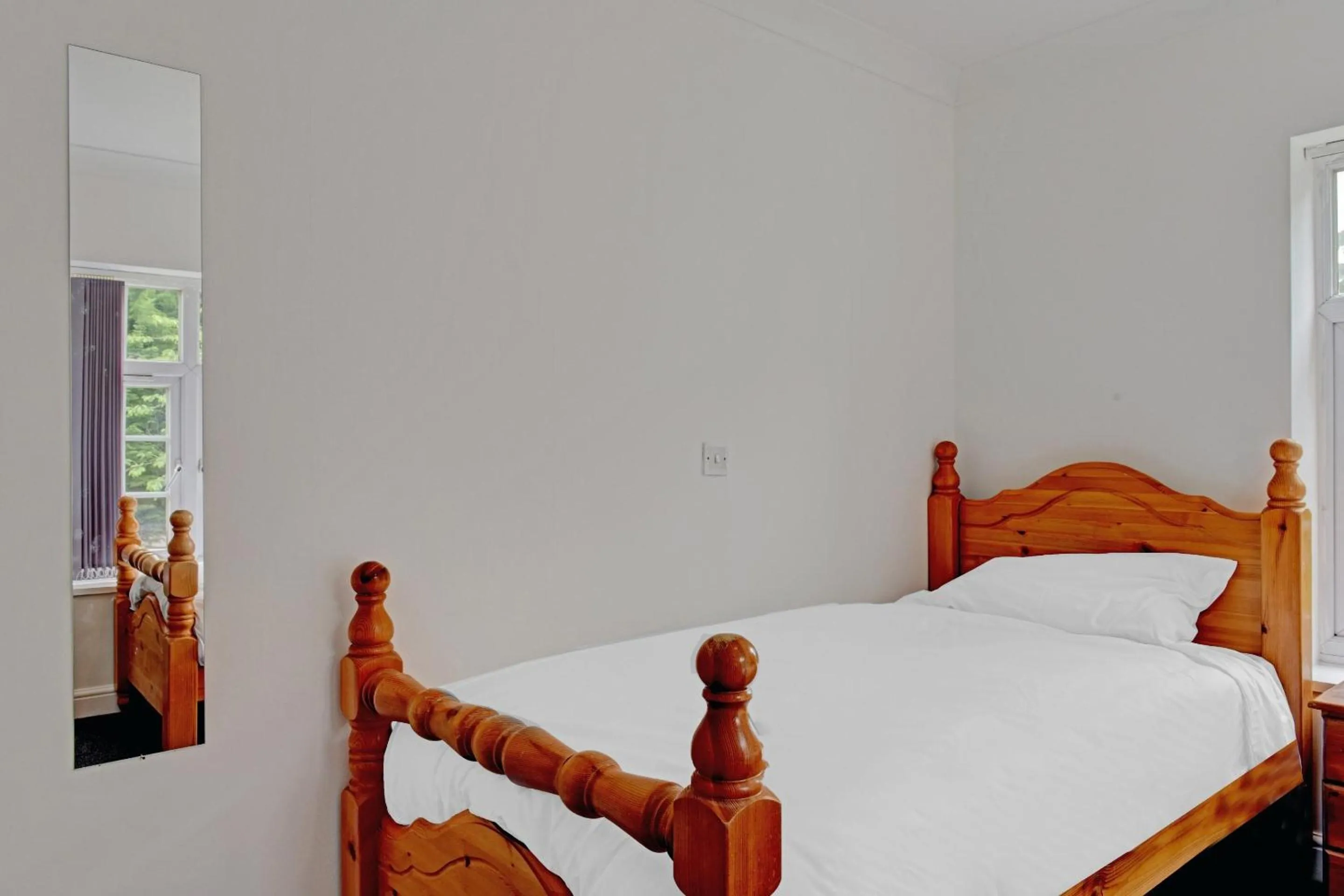 Bedroom, Bed in The Gables Hotel, Birmingham Airport