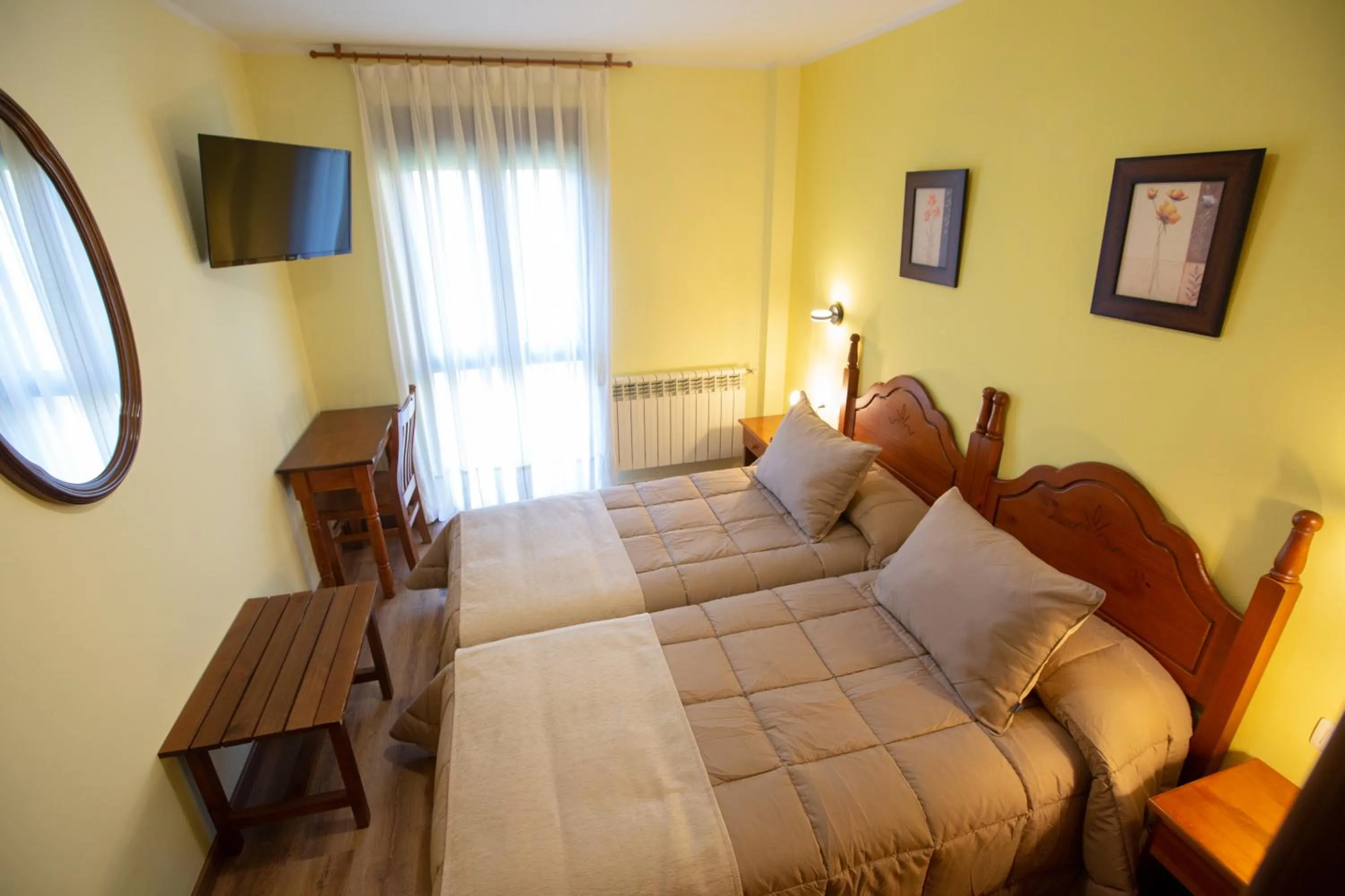 Photo of the whole room, Bed in La Casona de Cardes