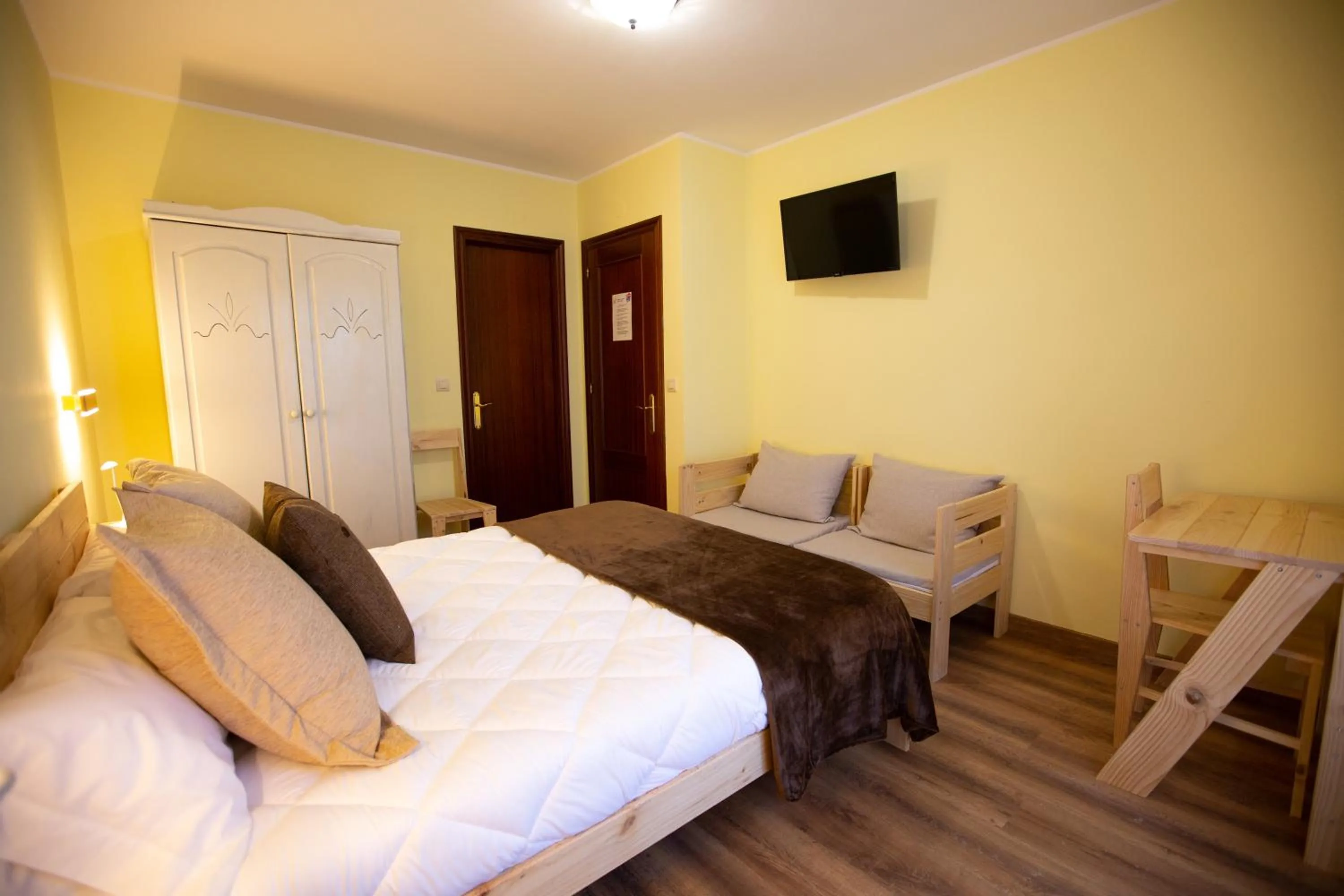 Photo of the whole room, Bed in La Casona de Cardes