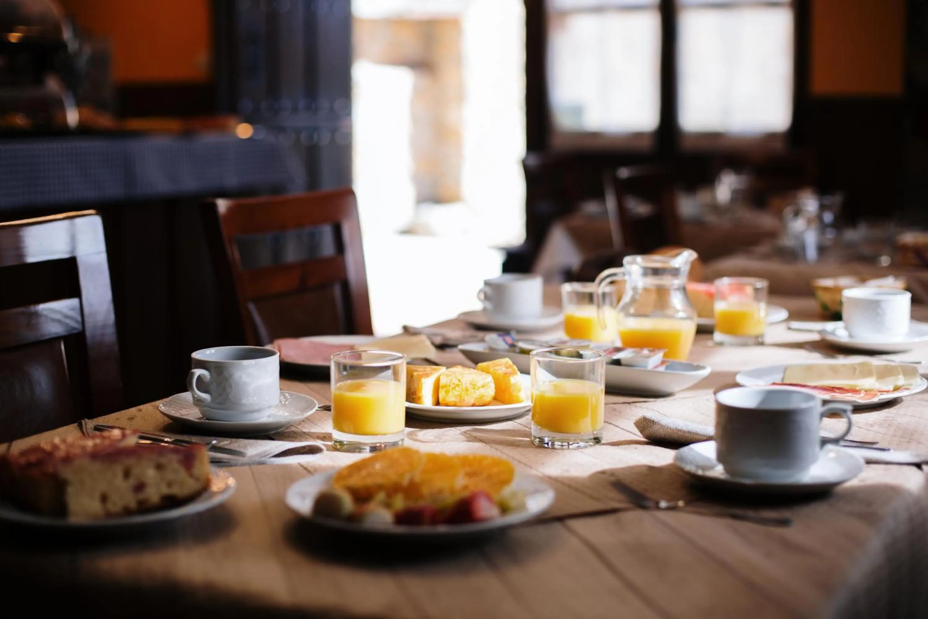 Restaurant/places to eat in La Casona de Cardes