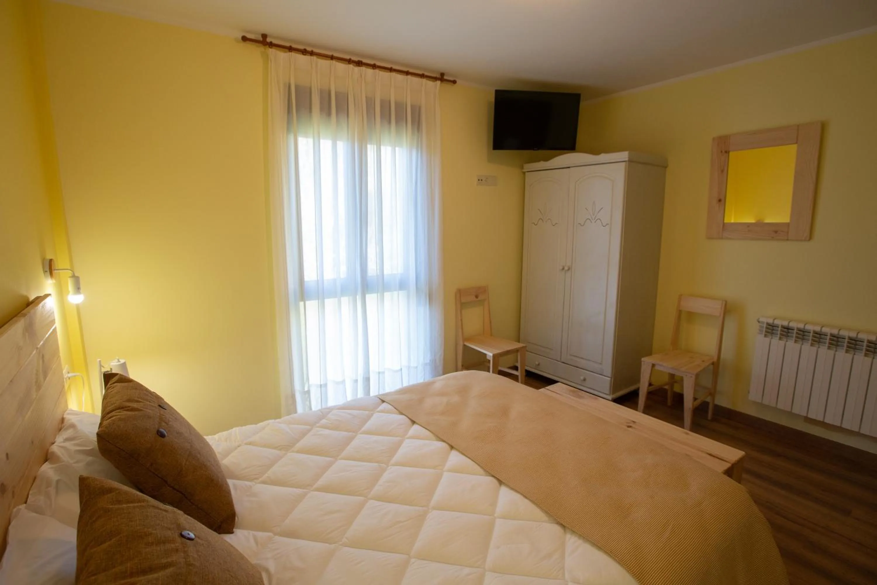 Photo of the whole room, Bed in La Casona de Cardes