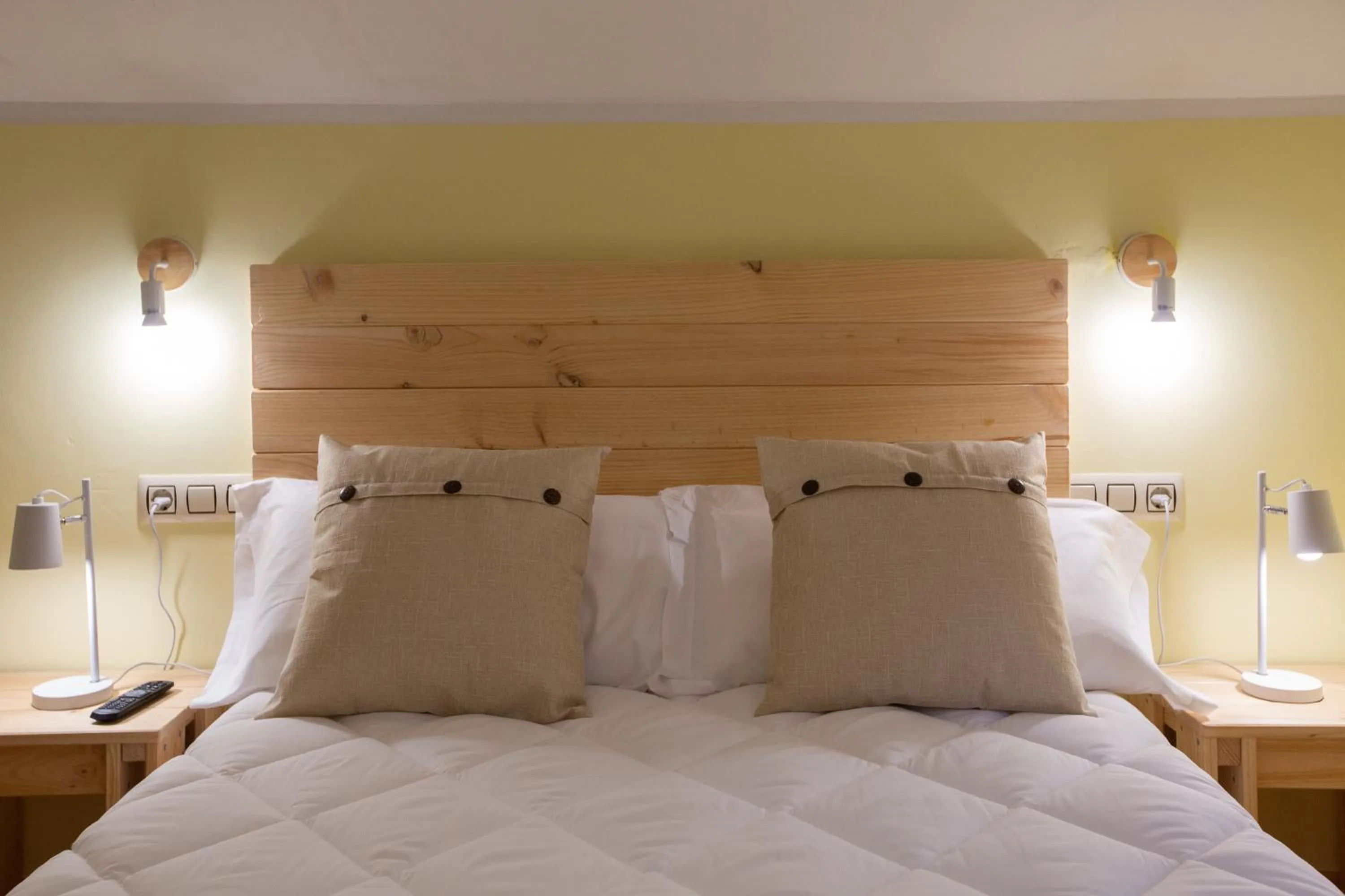 Photo of the whole room, Bed in La Casona de Cardes