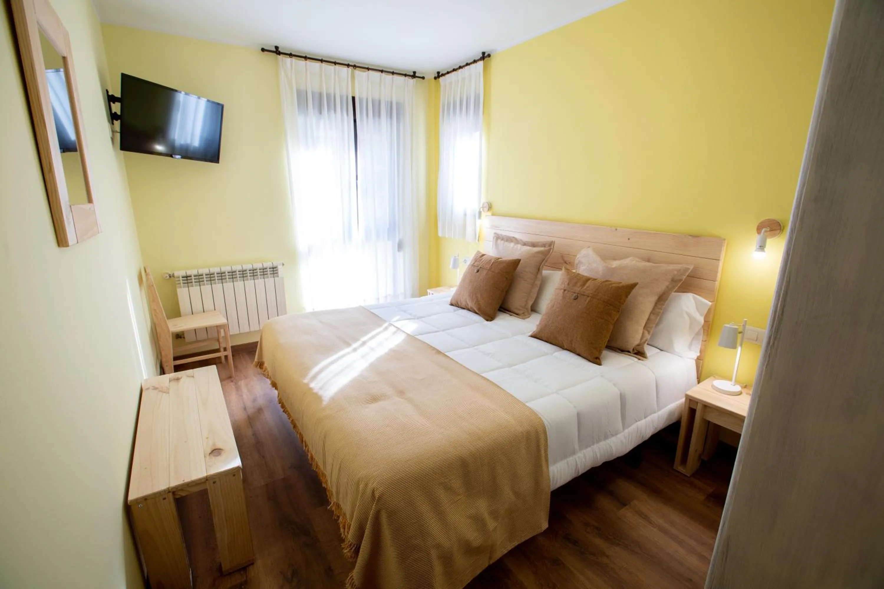 Photo of the whole room, Bed in La Casona de Cardes