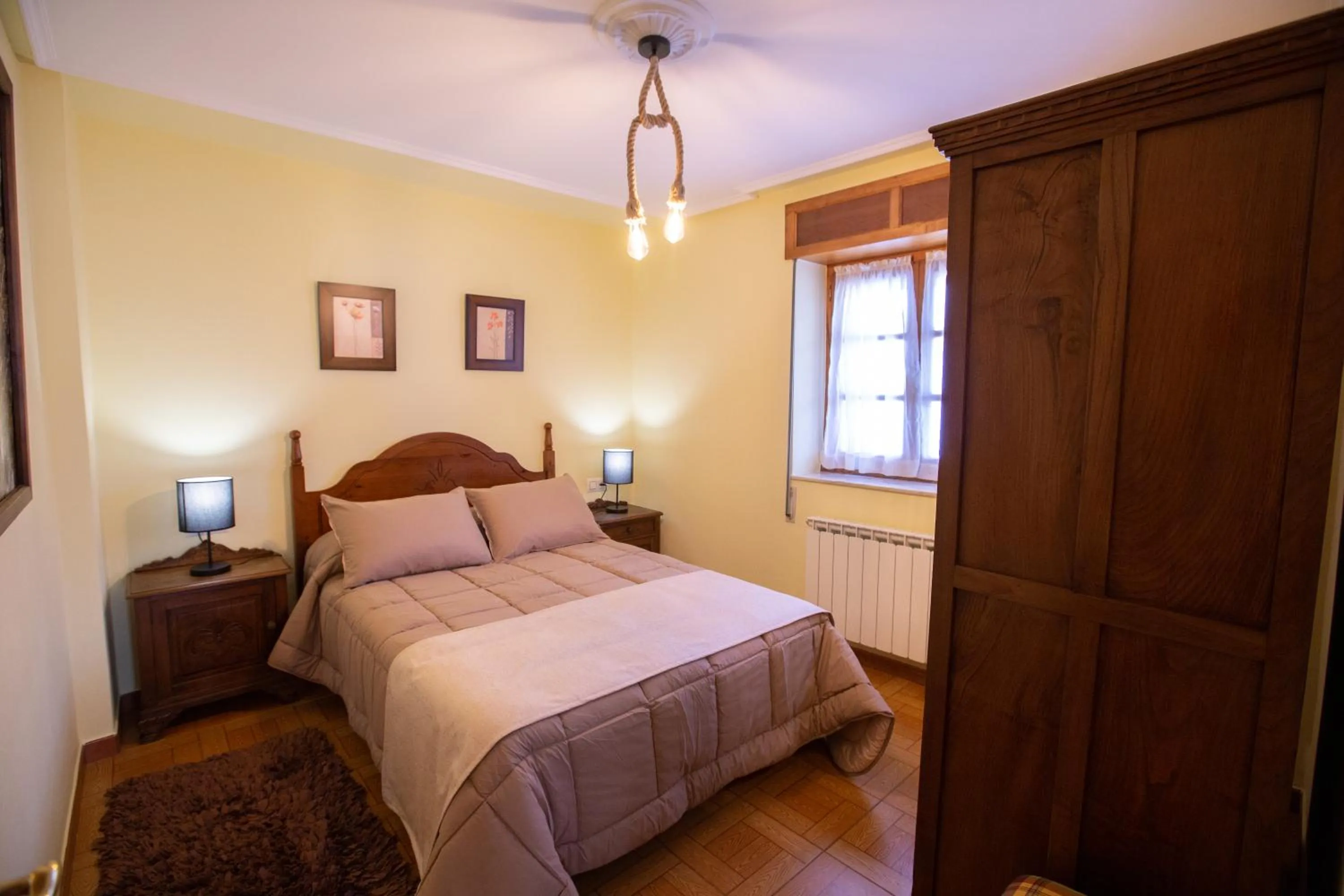 Photo of the whole room, Bed in La Casona de Cardes