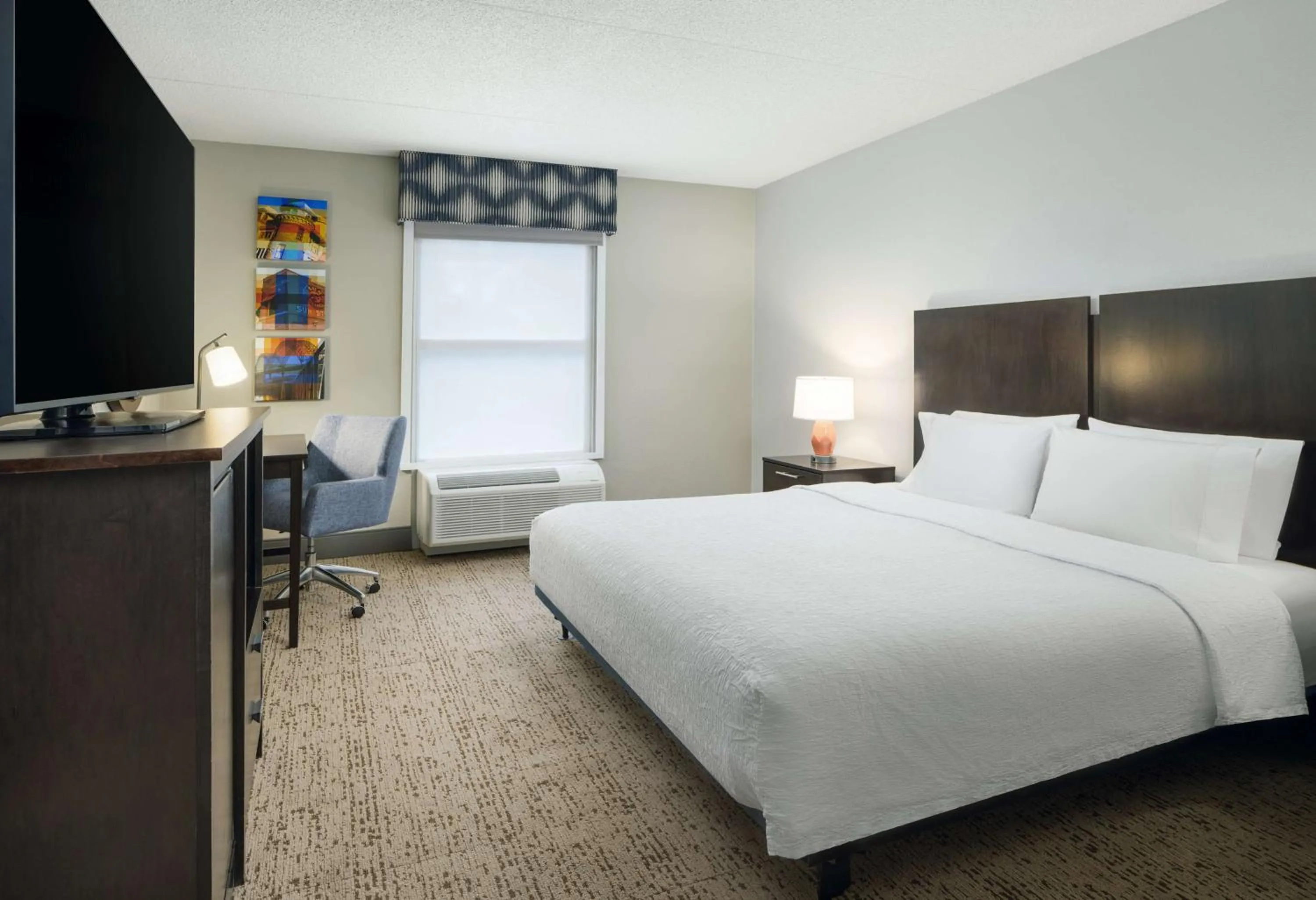 Bed in Hampton Inn & Suites Memphis East Germantown Area