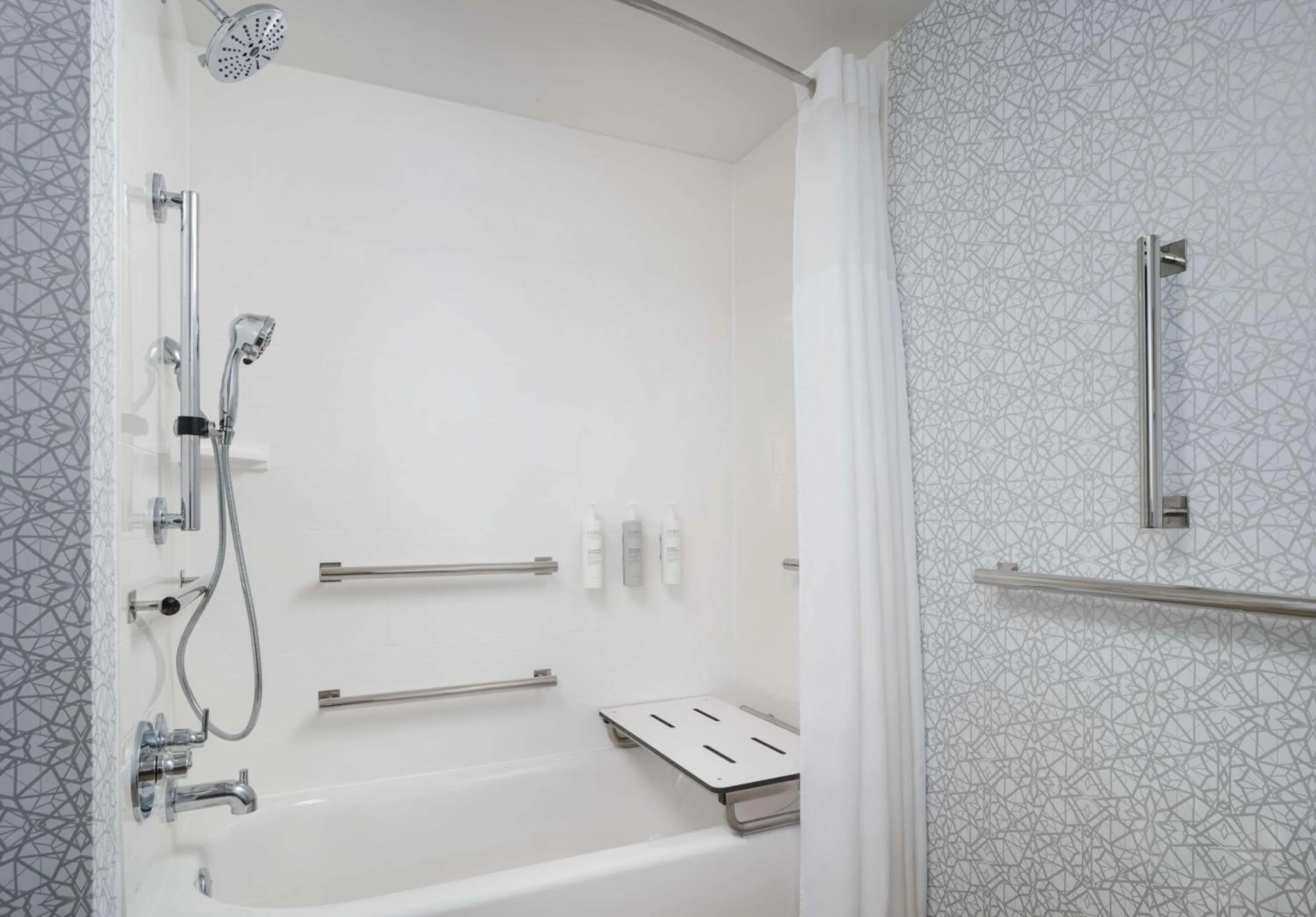 Bathroom in Hampton Inn & Suites Memphis East Germantown Area