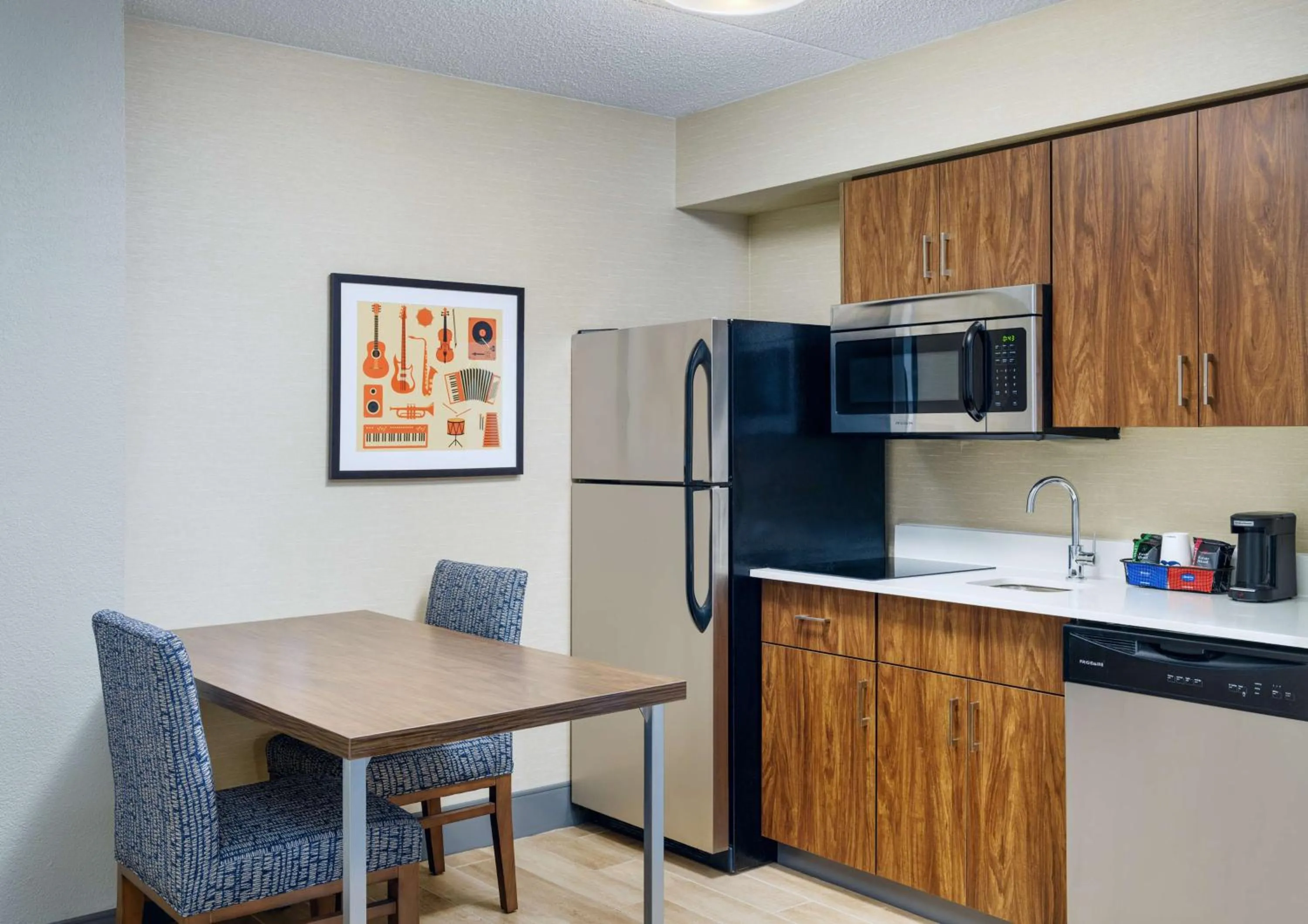 Kitchen or kitchenette in Hampton Inn & Suites Memphis East Germantown Area