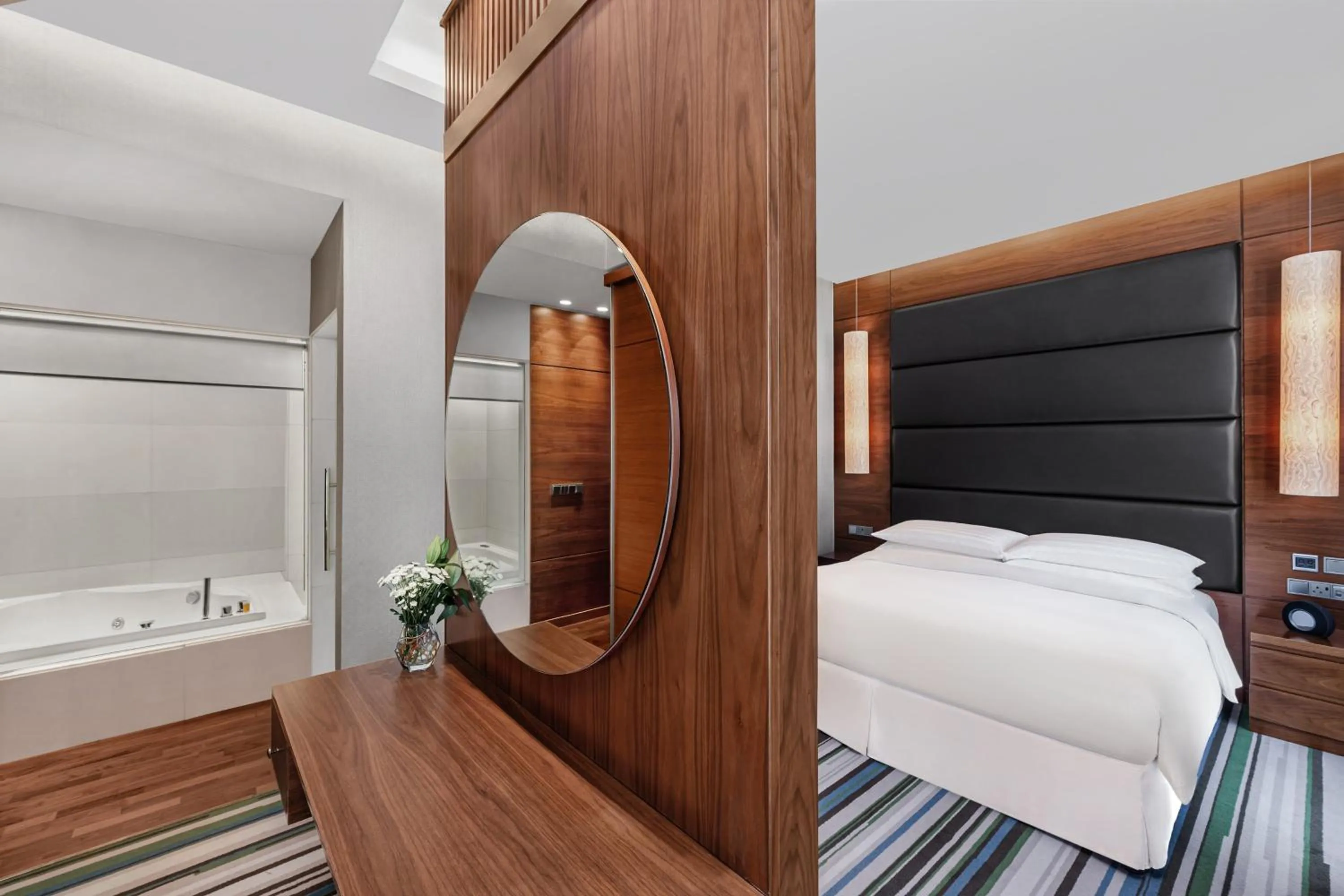 Photo of the whole room, Bed in Four Points by Sheraton Doha